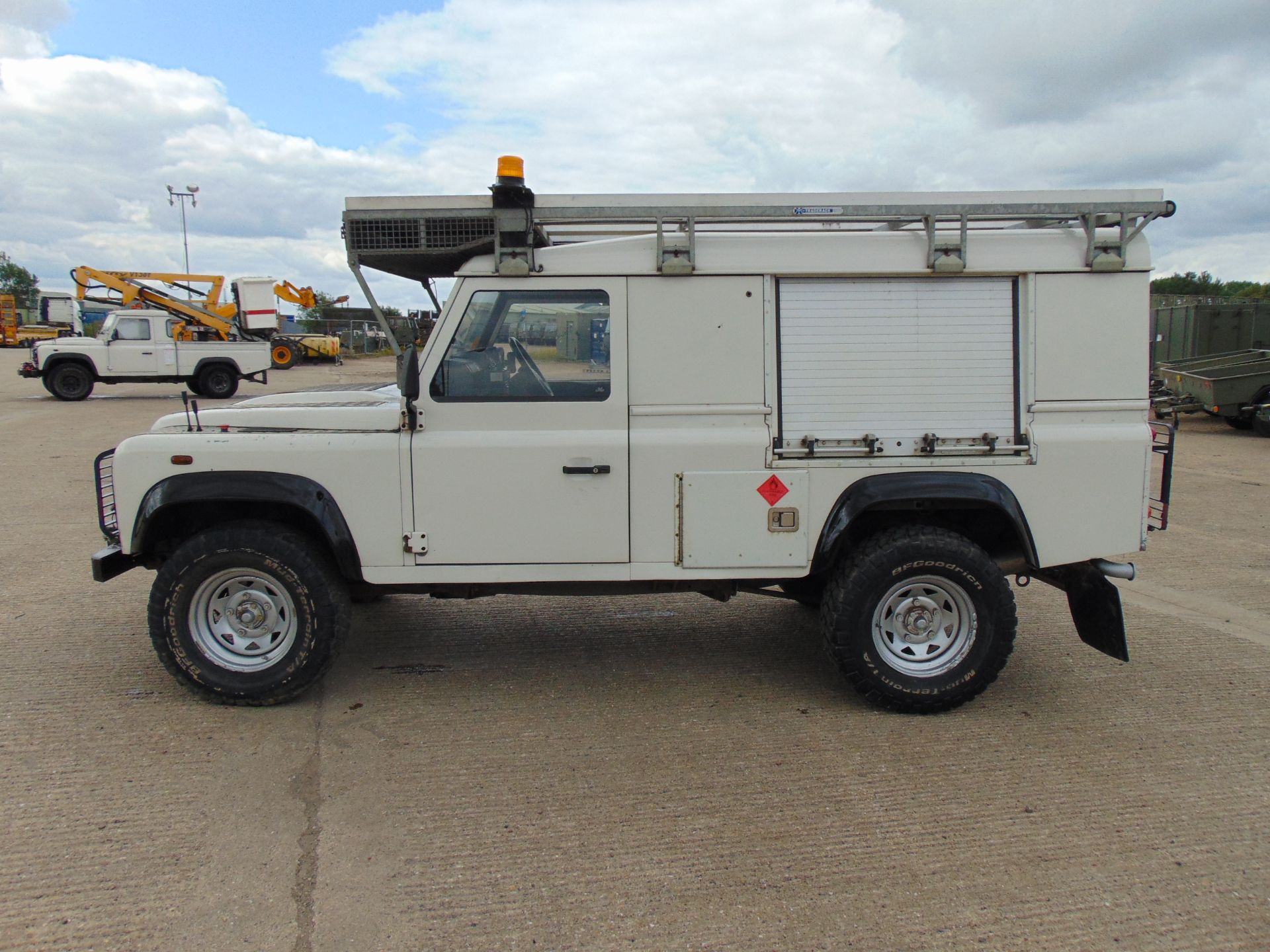 Land Rover Defender 110 Puma Hardtop 4x4 Special Utility (Mobile Workshop) complete with Winch - Image 4 of 26