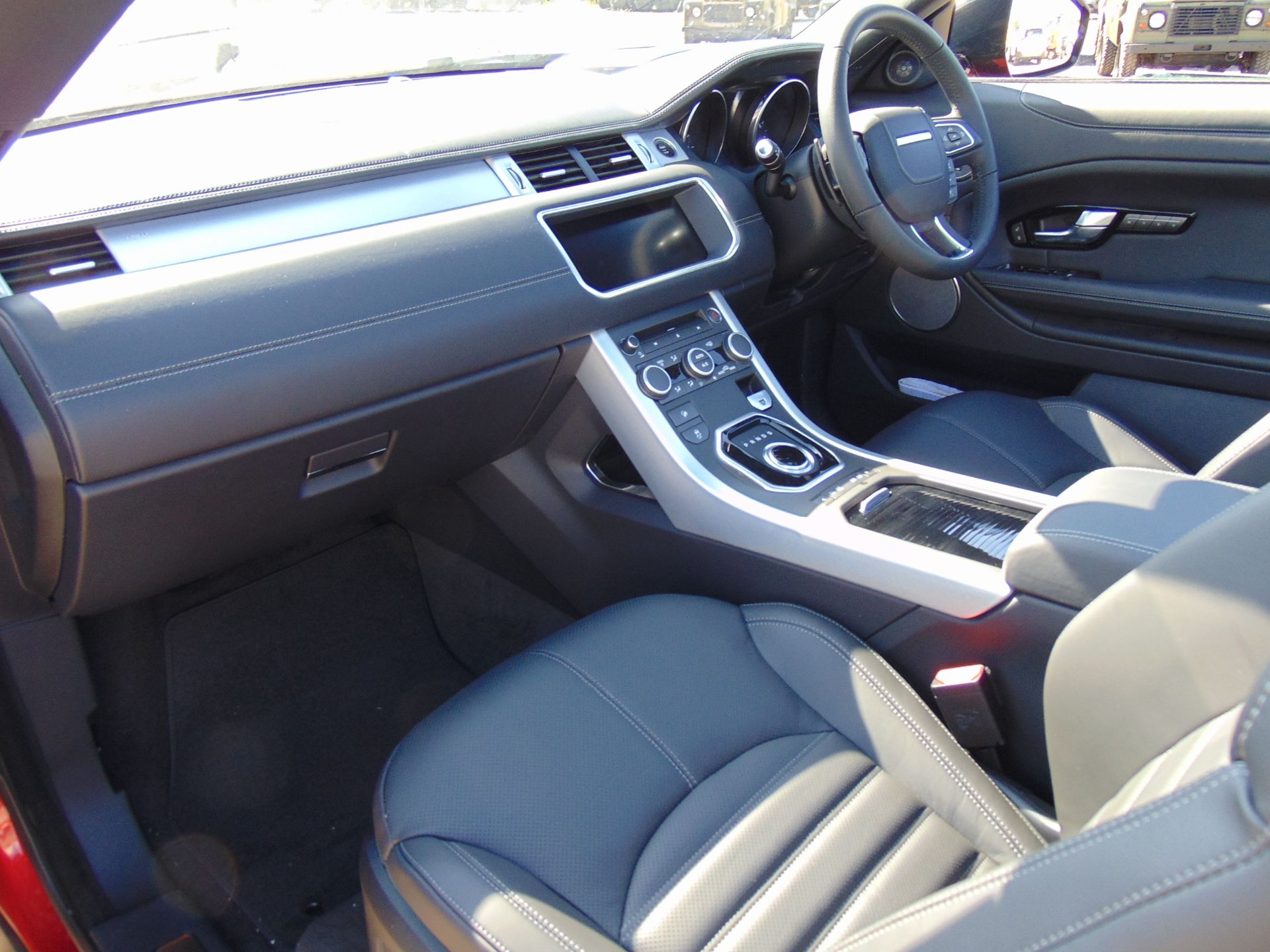NEW UNUSED Range Rover Evoque 2.0 i4 HSE Dynamic Convertible - Image 33 of 39