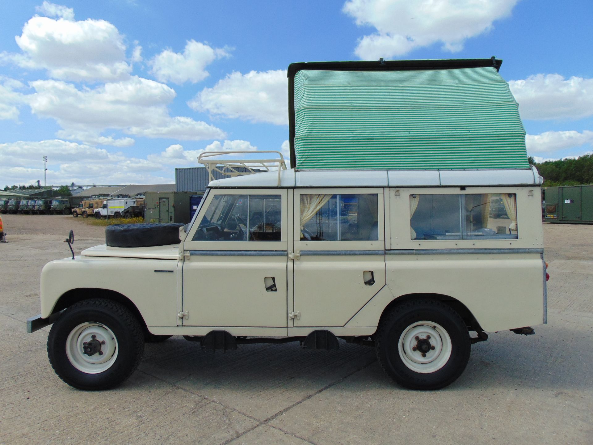 Stunning 1971 Land Rover Series IIA Dormobile Carawagon - Image 6 of 46