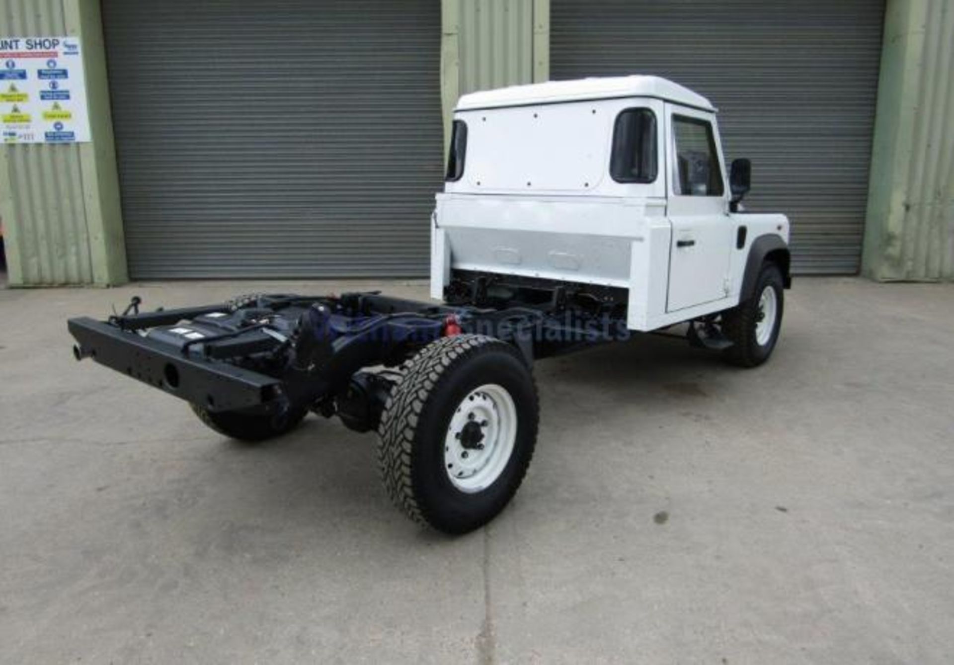 NEW UNUSED Export Specification Land Rover Defender Armoured 130 Chassis Cab - Bild 6 aus 19
