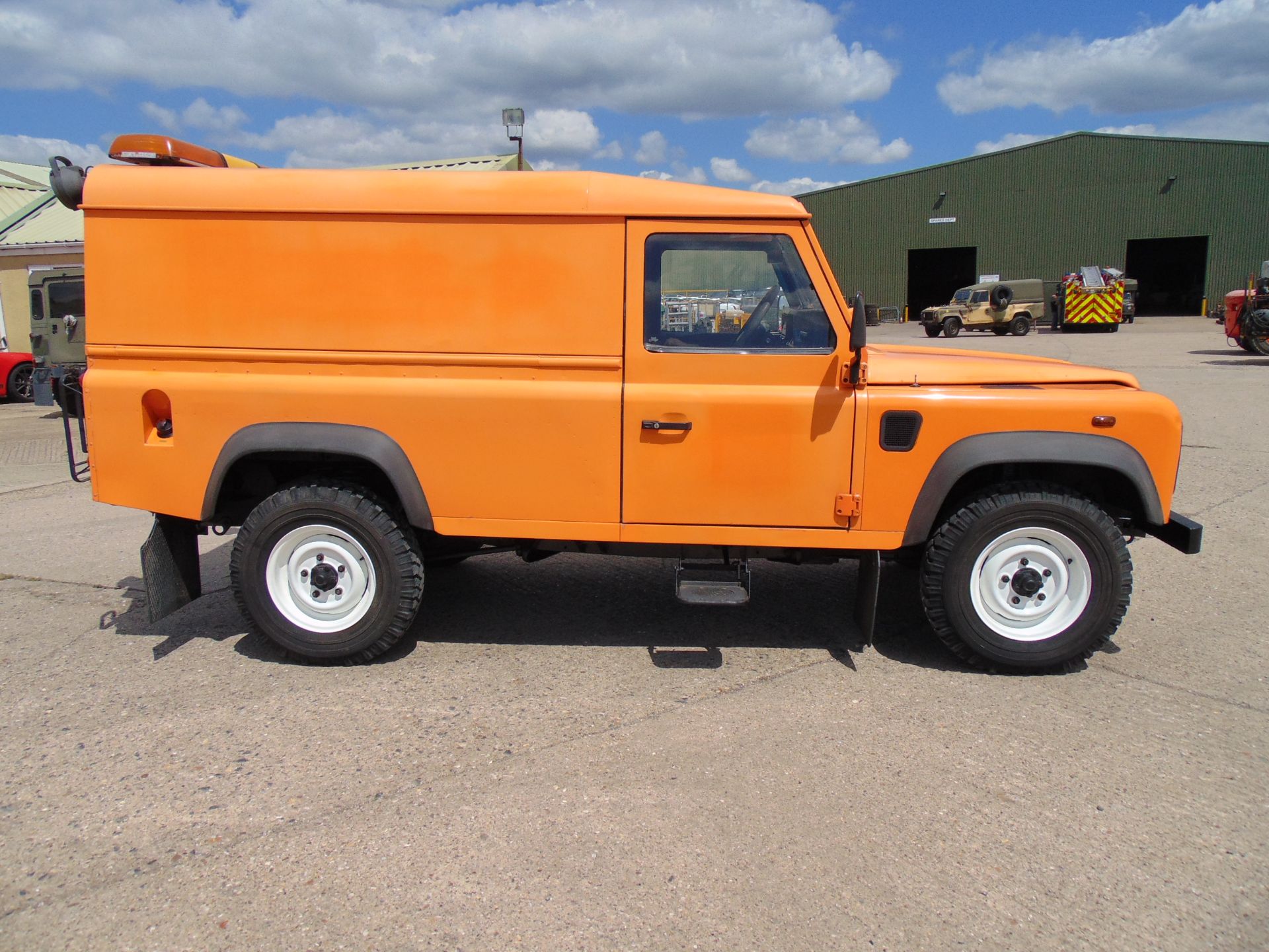 Land Rover 110 TD5 Hard Top - Image 5 of 17