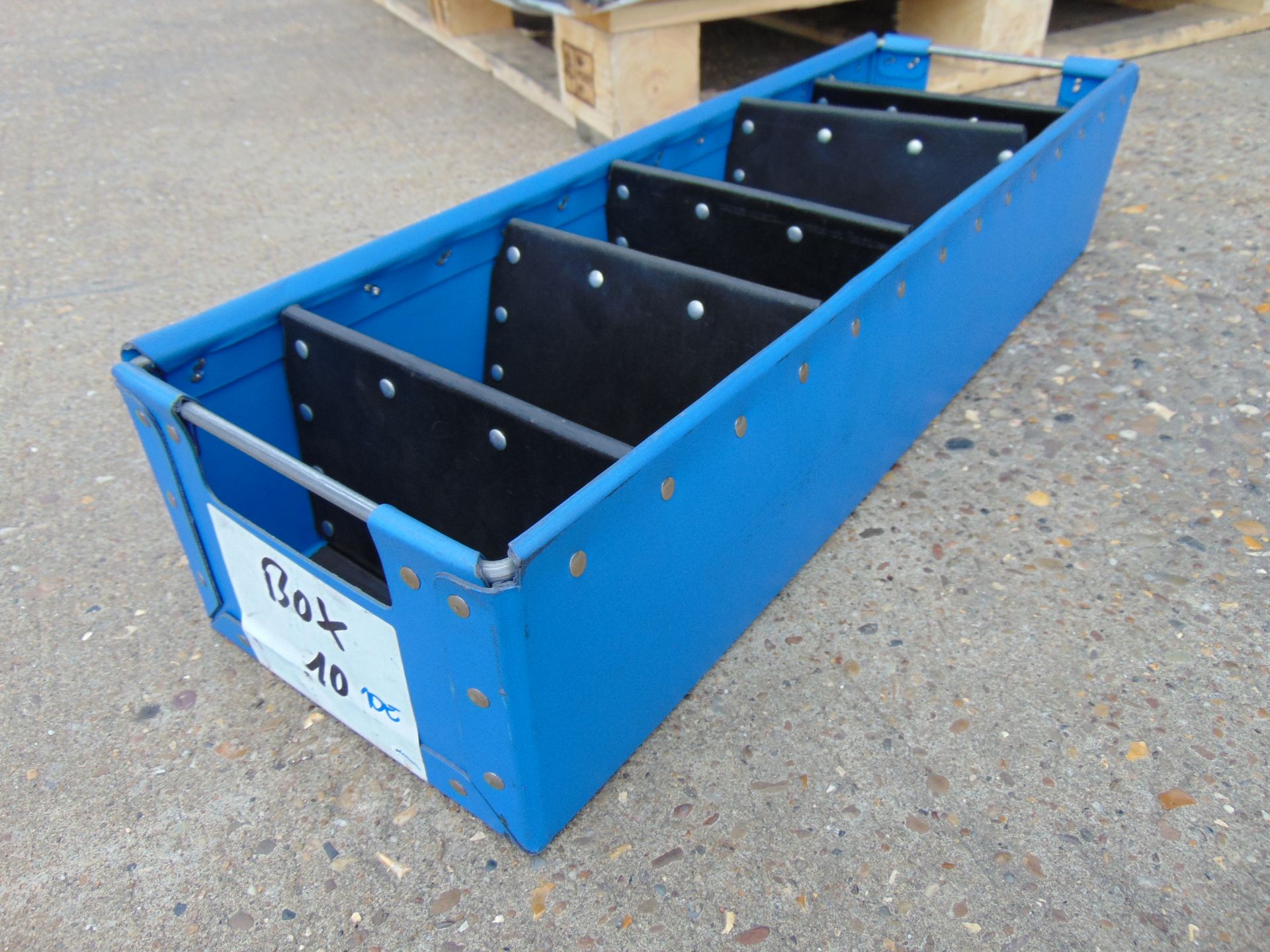 120 x Heavy Duty Tote Storage Boxes with Dividers - Image 5 of 5