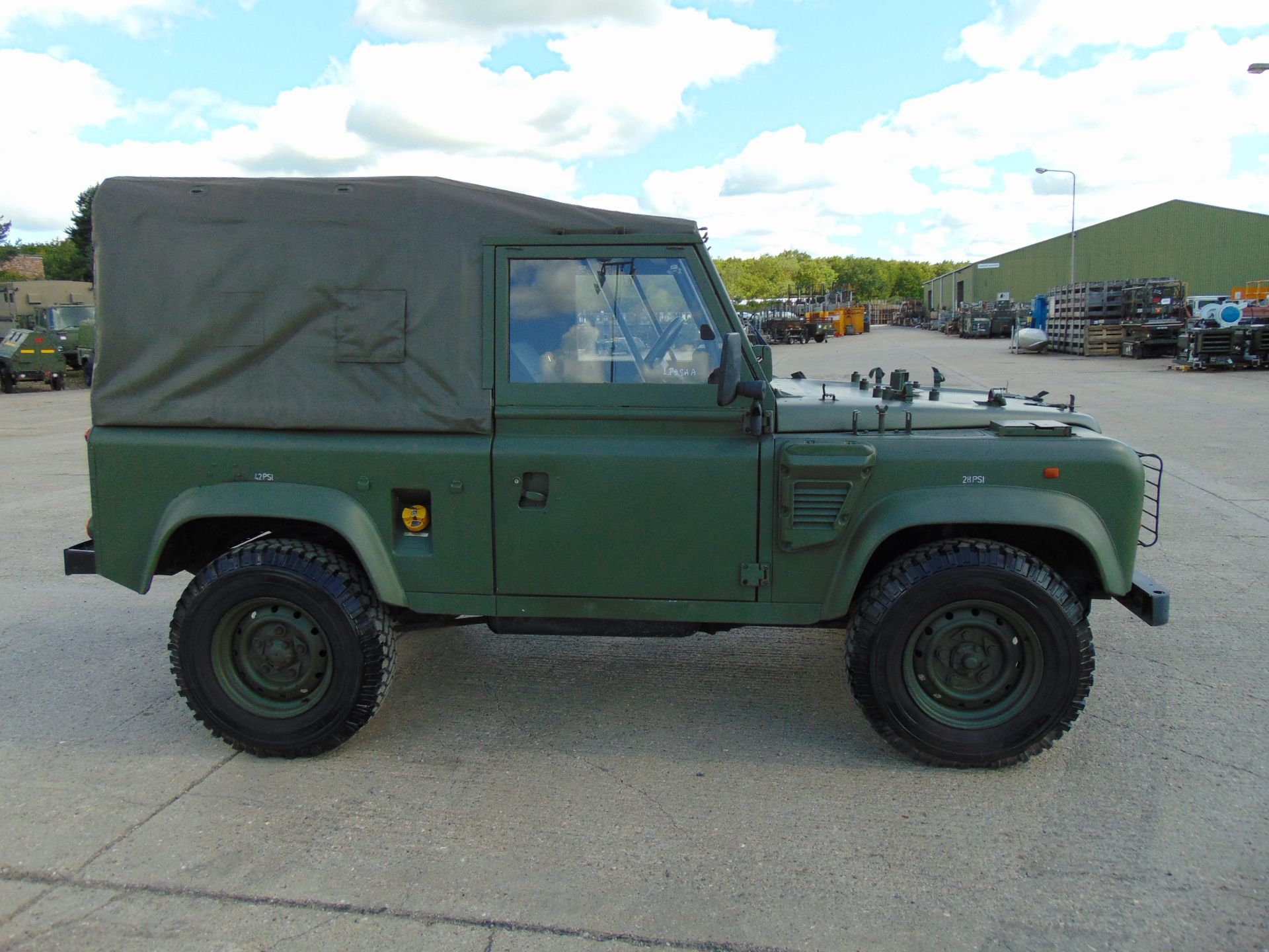Land Rover Wolf 90 Soft Top - Image 5 of 26