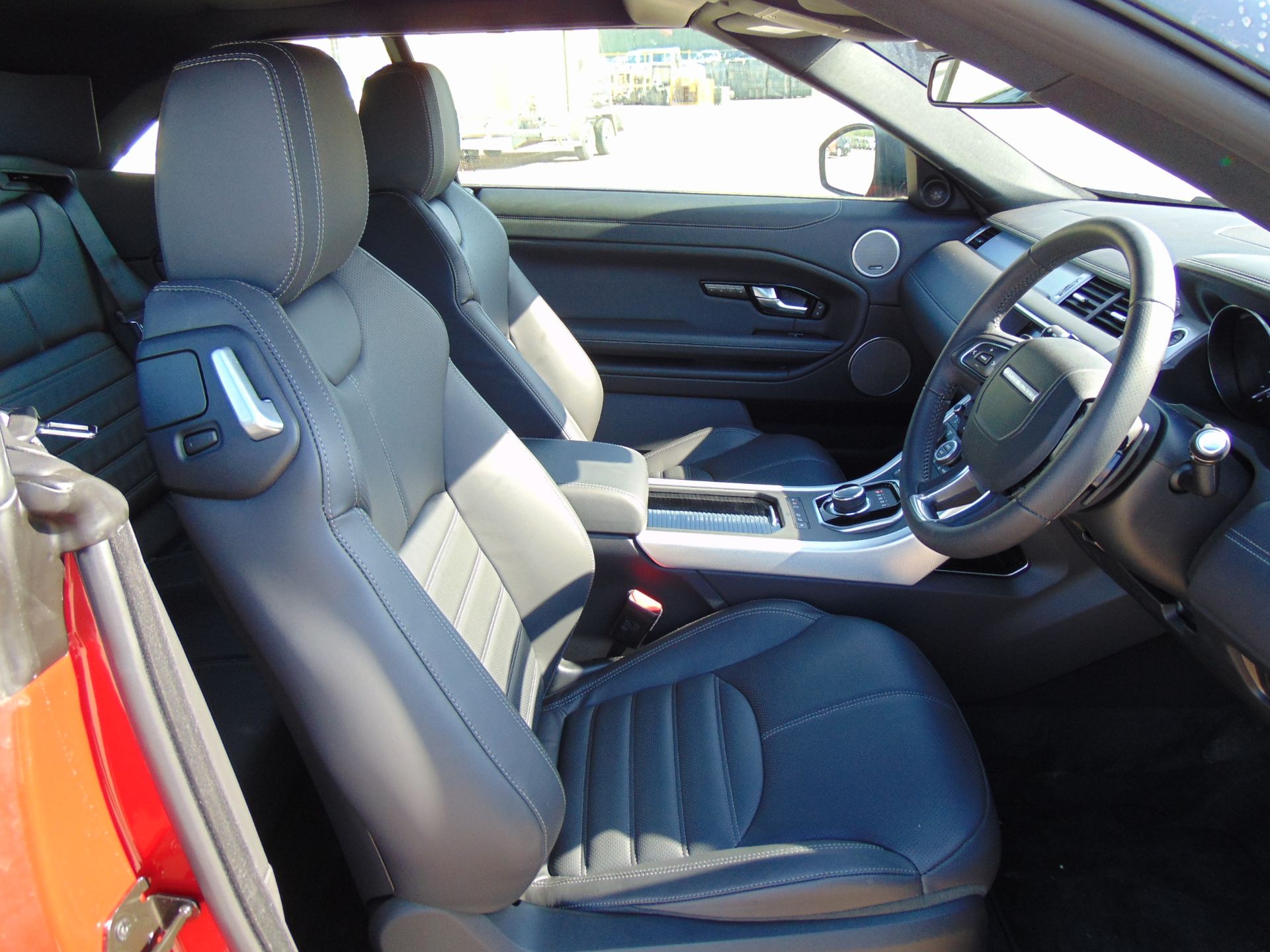 NEW UNUSED Range Rover Evoque 2.0 i4 HSE Dynamic Convertible - Image 19 of 39