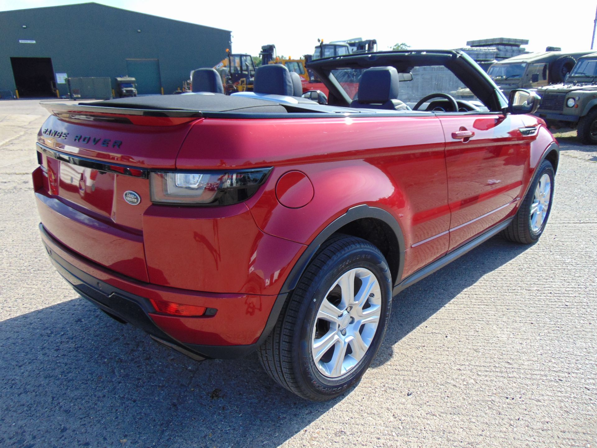 NEW UNUSED Range Rover Evoque 2.0 i4 HSE Dynamic Convertible - Image 4 of 39