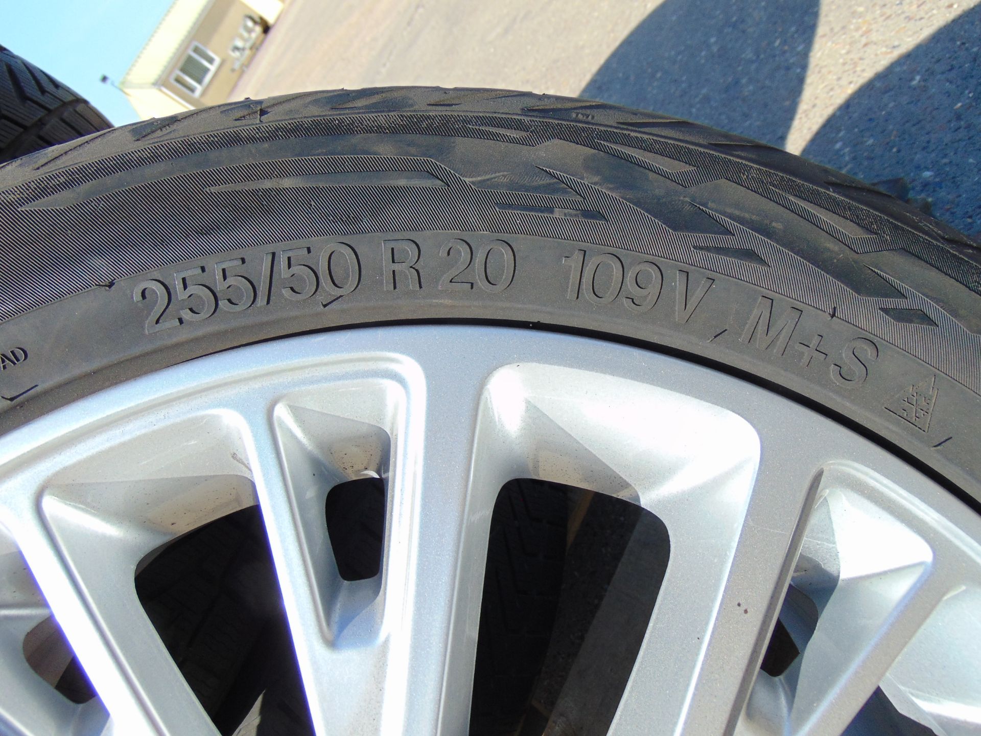 4 x Range Rover Alloy Wheels C/W Vredstein Wintrac 4 Xtreme 255/50 R20 Tyres - Image 7 of 8