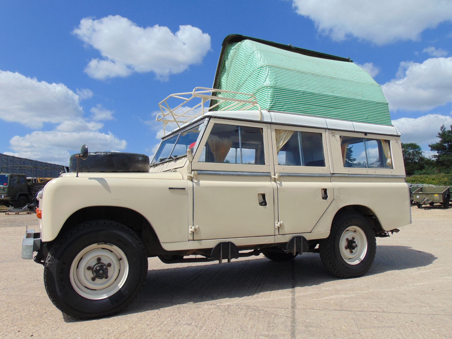 Stunning 1971 Land Rover Series IIA Dormobile Carawagon - Image 3 of 46