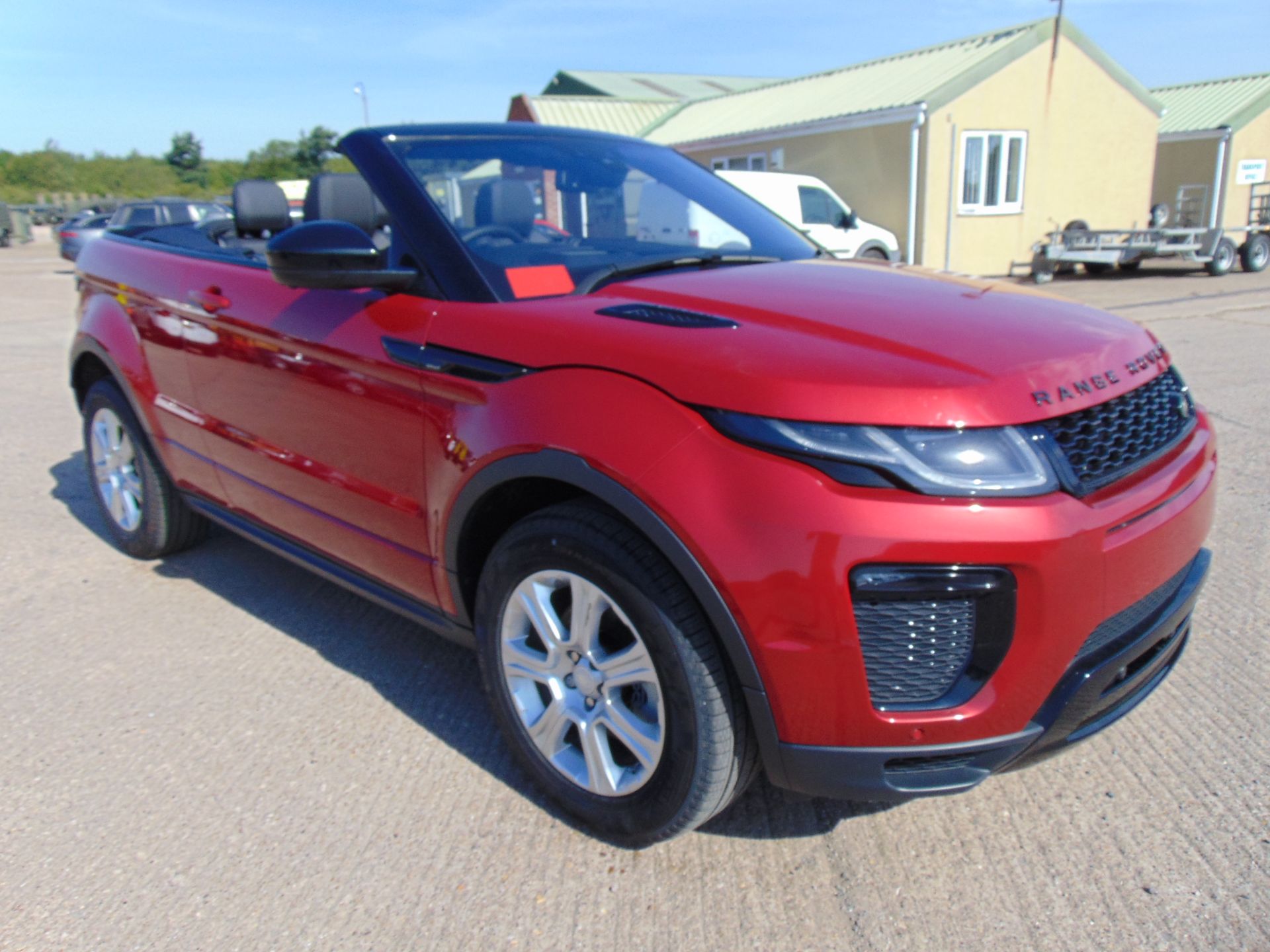 NEW UNUSED Range Rover Evoque 2.0 i4 HSE Dynamic Convertible - Image 5 of 39