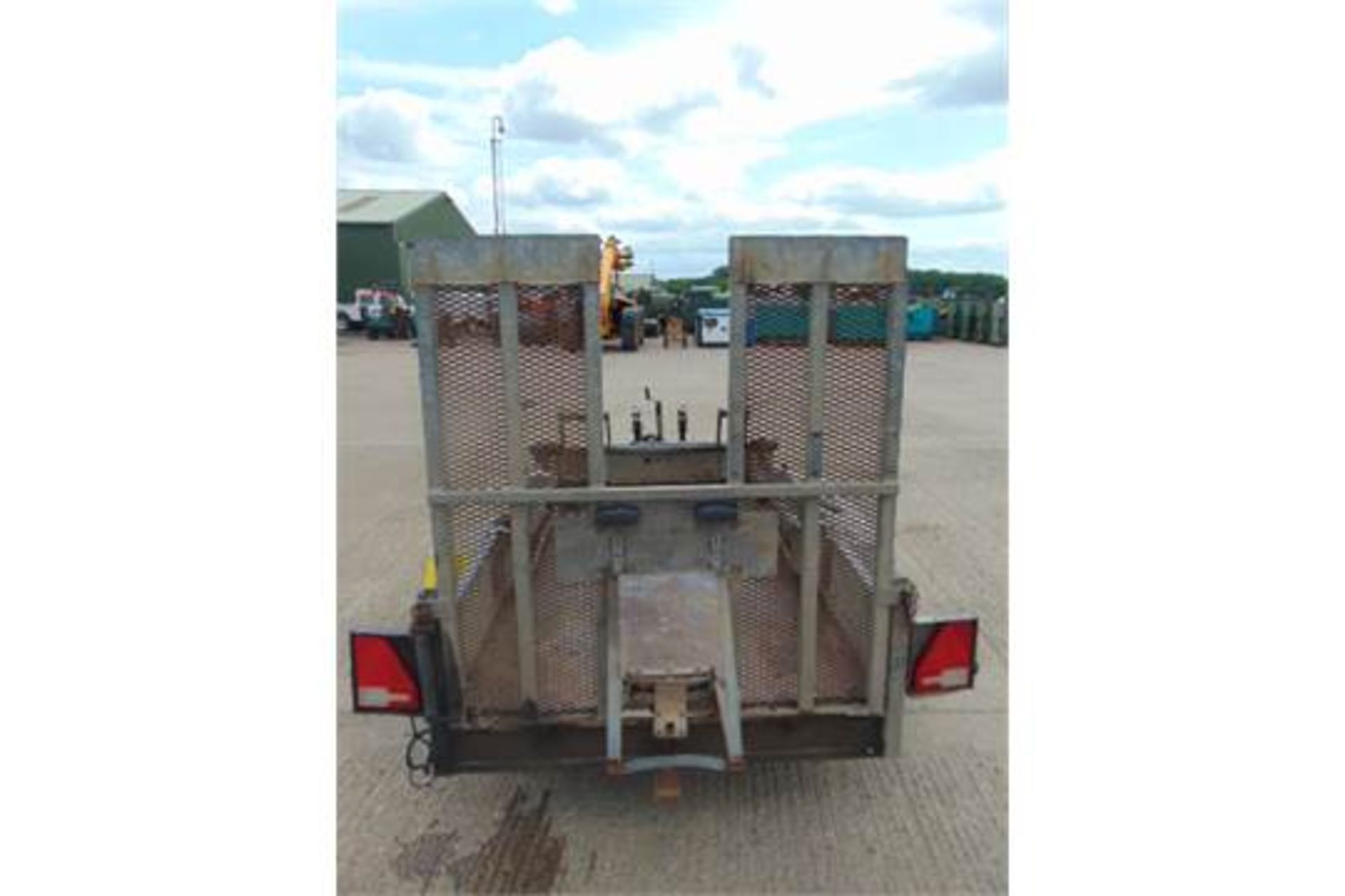 Indespension 2700Kg Twin Axle Galvanised Plant Trailer C/W Track Locks and Rear Ramp - Image 7 of 17