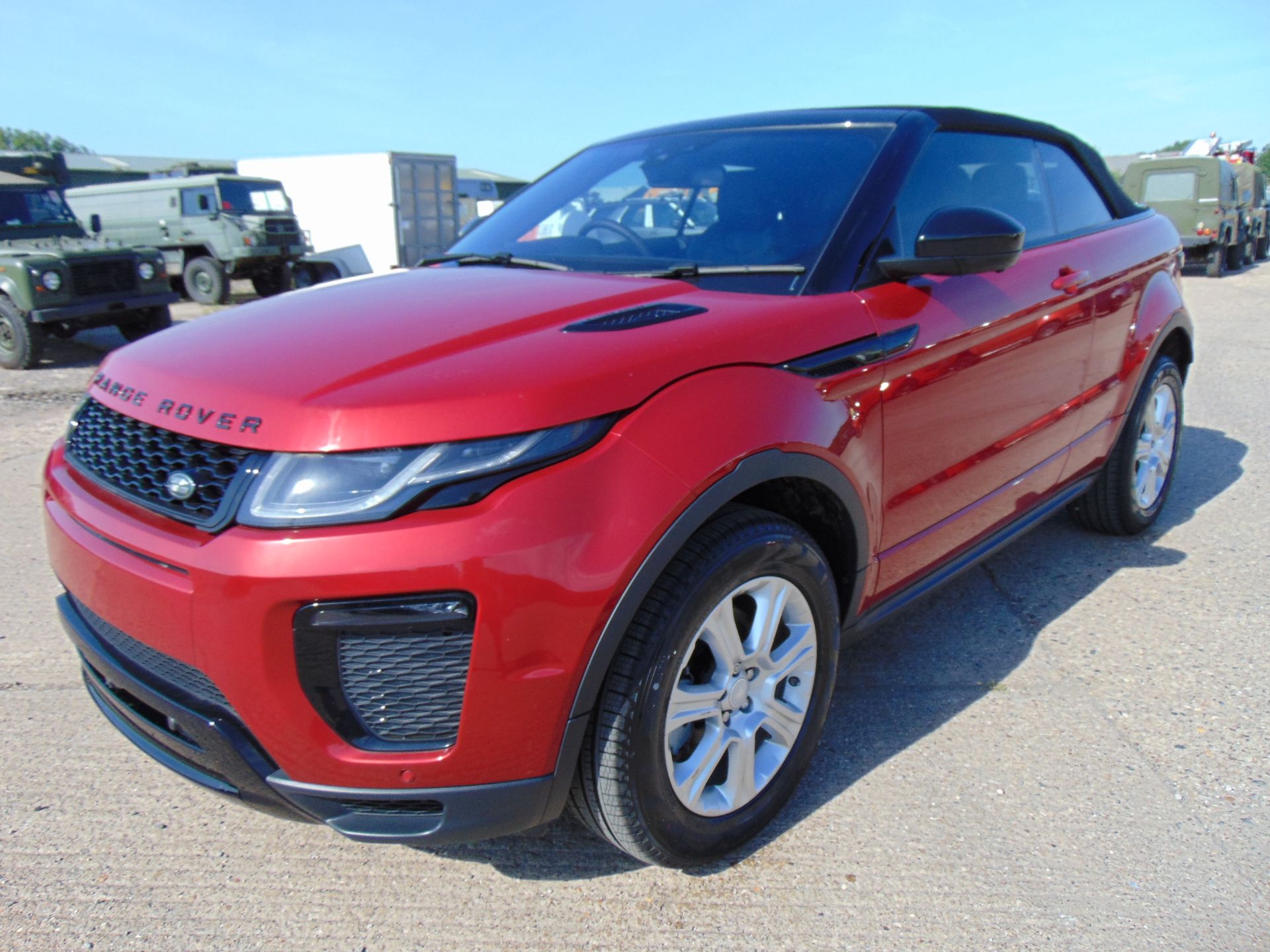 2017 model year a NEW & UNUSED Range Rover Evoque 2.0 i4 HSE dynamic convertible - Image 3 of 39