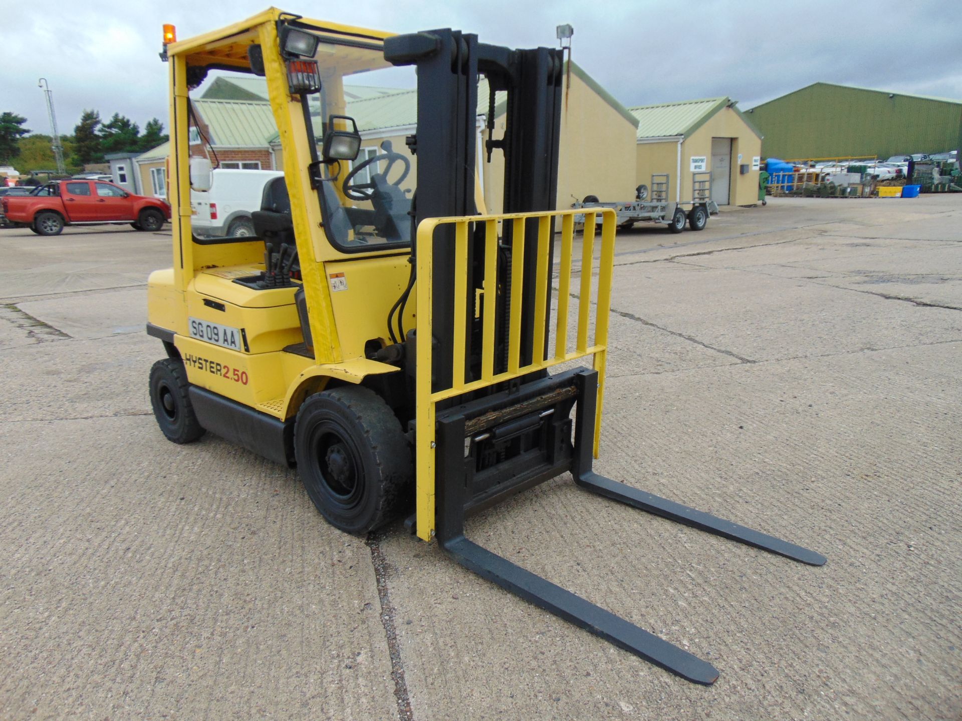 Hyster H2.50XM Counter Balance Diesel Forklift C/W Side Shift ONLY 763 Hours! - Image 3 of 20