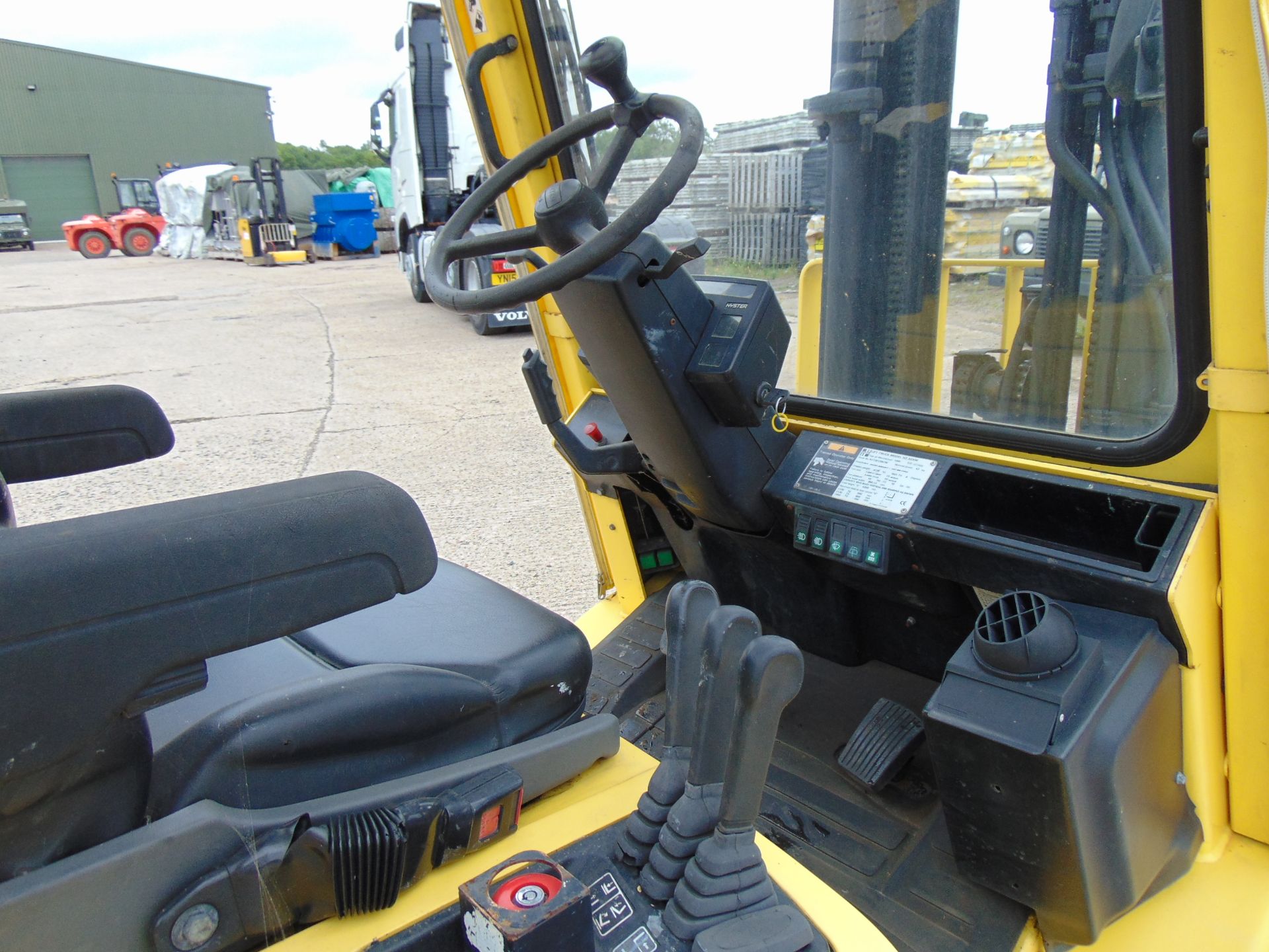 Hyster H2.50XM Counter Balance Diesel Forklift C/W Side Shift ONLY 763 Hours! - Image 13 of 20