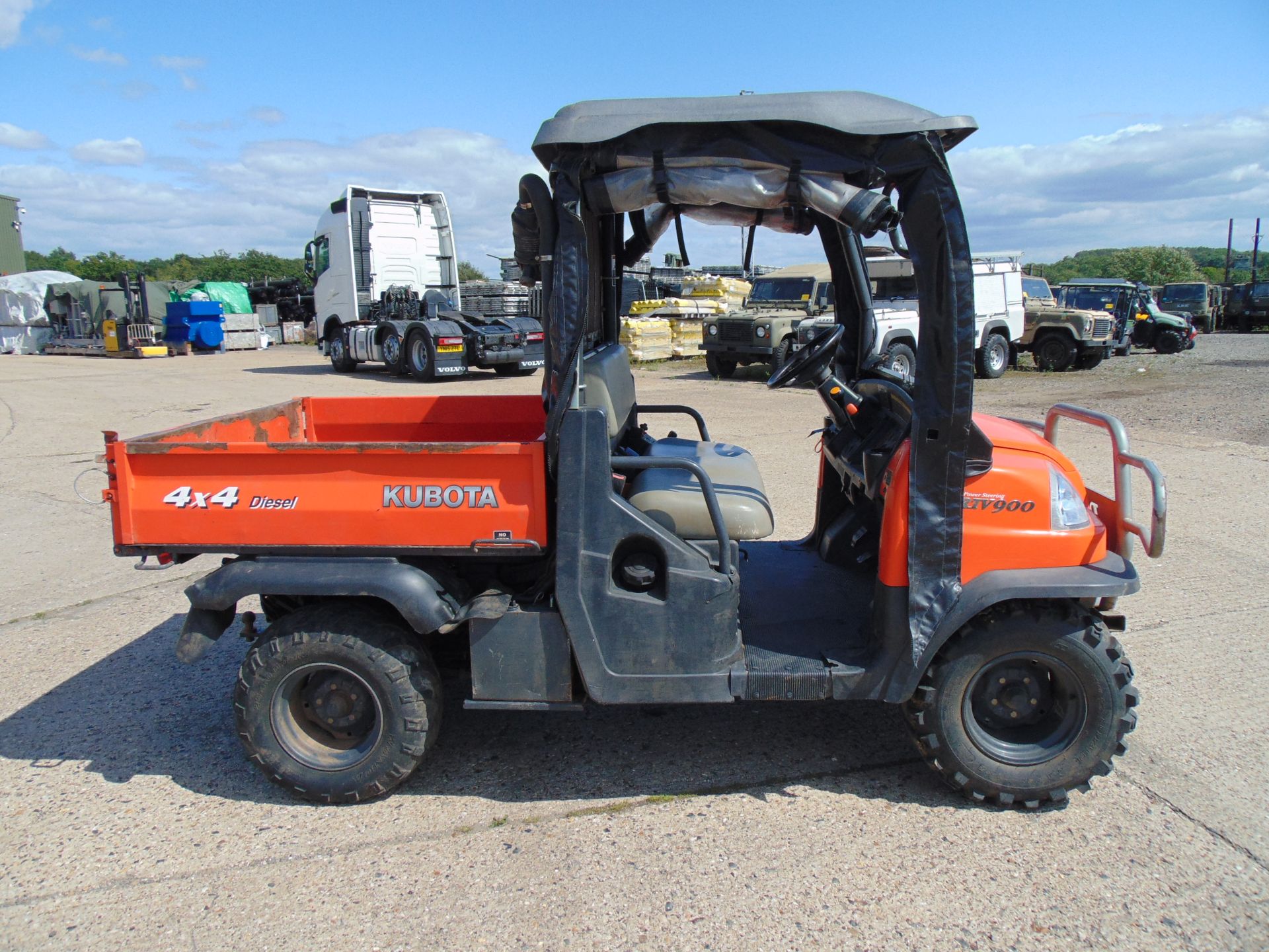 Kubota RTV900 4WD Utility ATV c/w Electric Hydraulic Rear Tipping Body ONLY 1128 HOURS! - Image 5 of 17