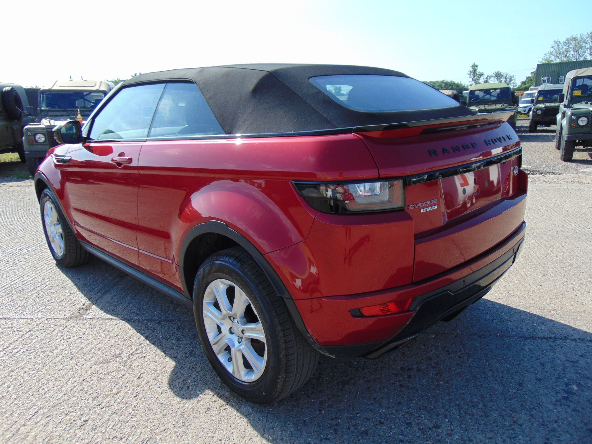 2017 model year a NEW & UNUSED Range Rover Evoque 2.0 i4 HSE dynamic convertible - Image 8 of 39