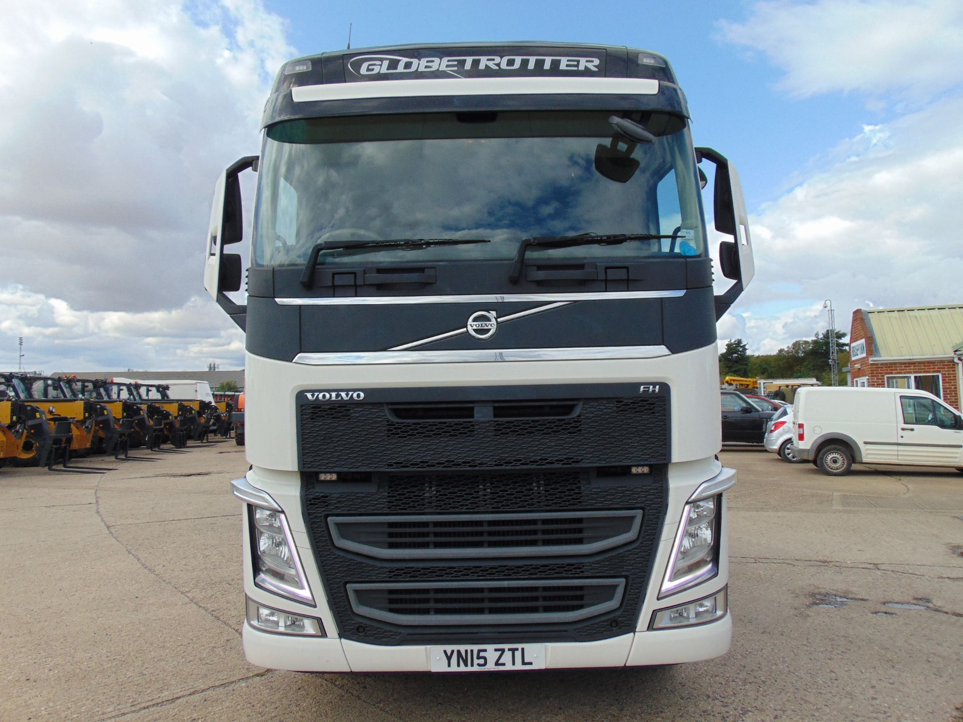 2015 Volvo FH 500 Globetrotter 6x2 44ton Tractor unit - Image 2 of 27