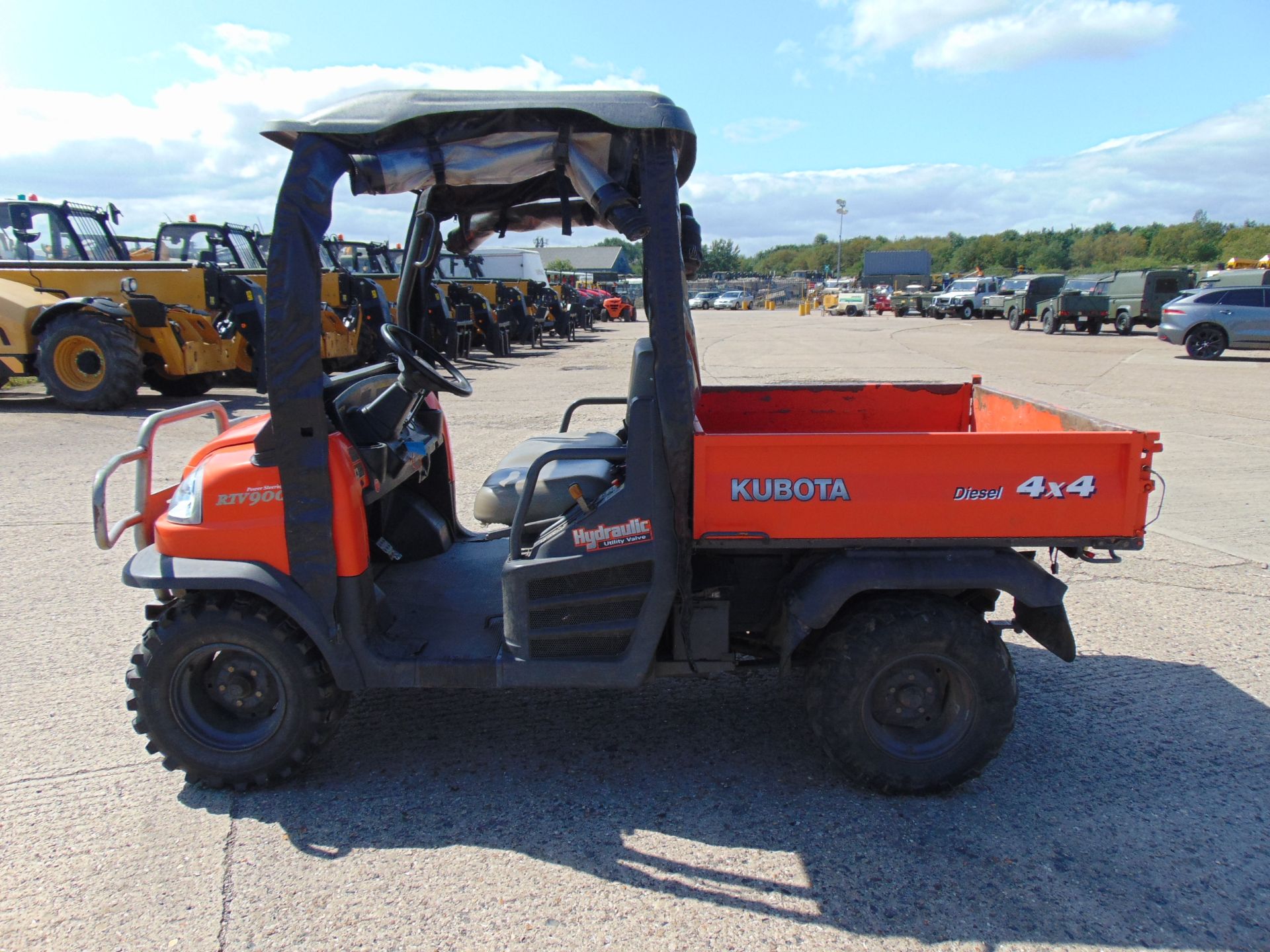 Kubota RTV900 4WD Utility ATV c/w Electric Hydraulic Rear Tipping Body ONLY 1128 HOURS! - Image 4 of 17