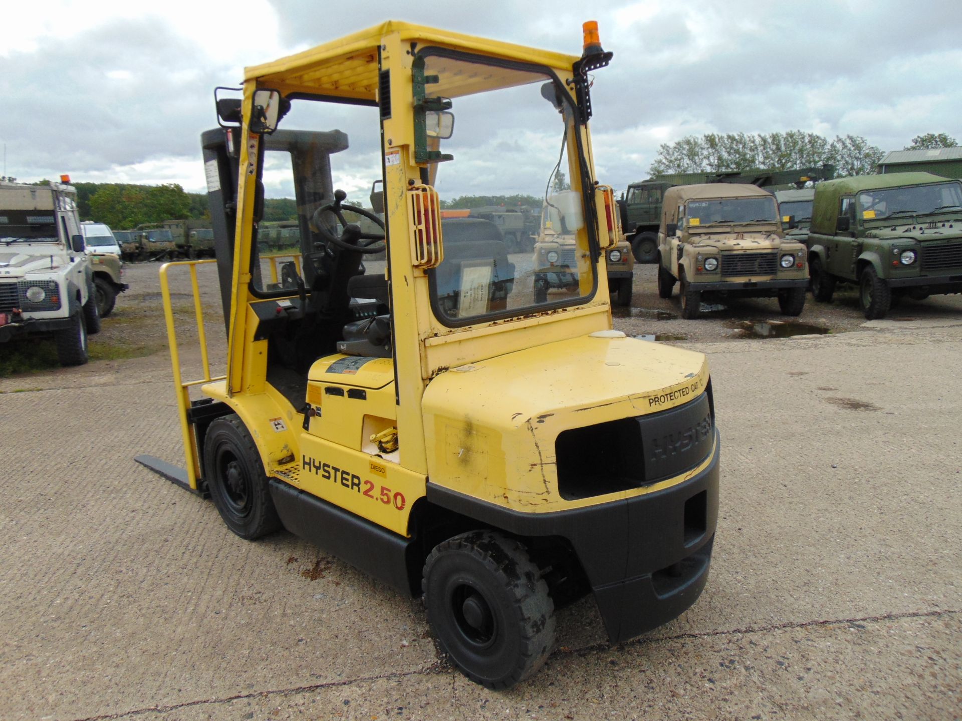 Hyster H2.50XM Counter Balance Diesel Forklift C/W Side Shift ONLY 763 Hours! - Image 10 of 20