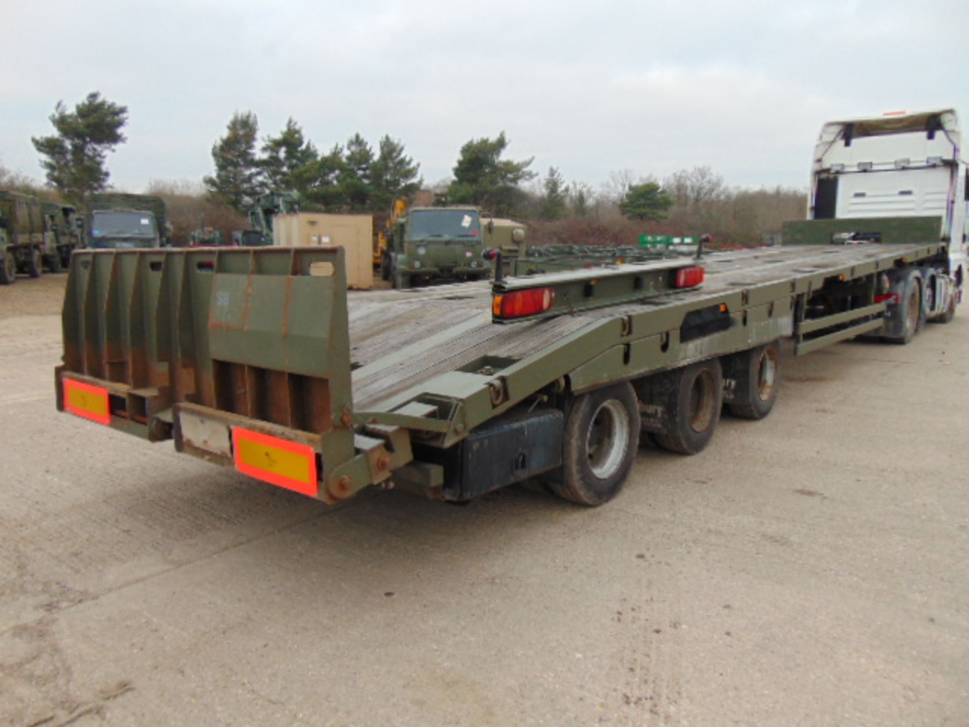 2002 Oldbury Tri Axle Sliding Deck Plant Trailer - Image 15 of 20