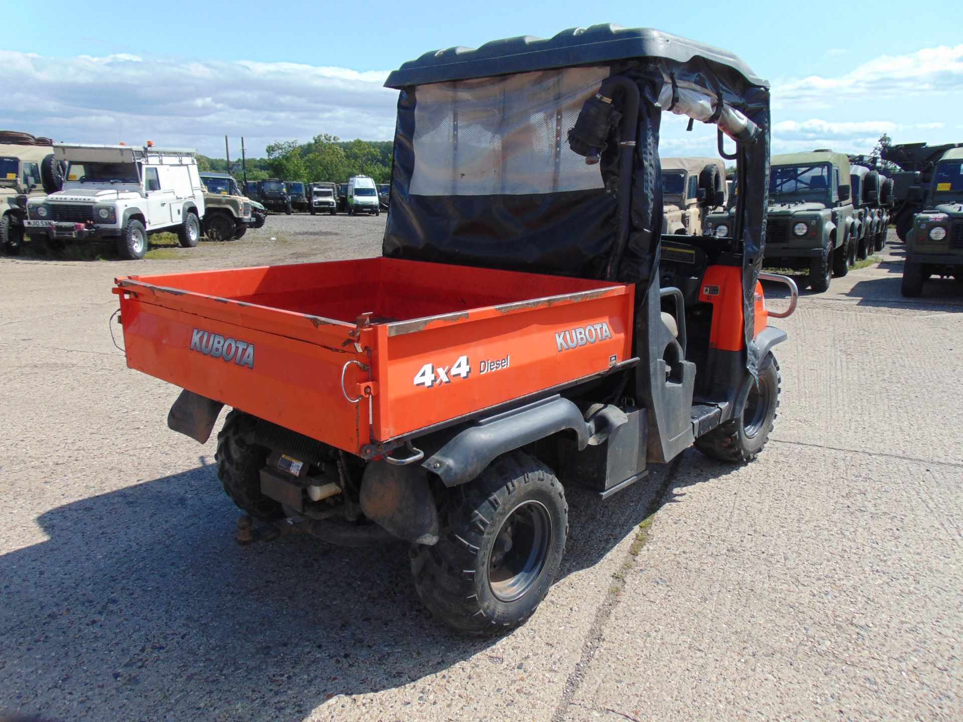 Kubota RTV900 4WD Utility ATV c/w Electric Hydraulic Rear Tipping Body ONLY 1128 HOURS! - Image 6 of 17