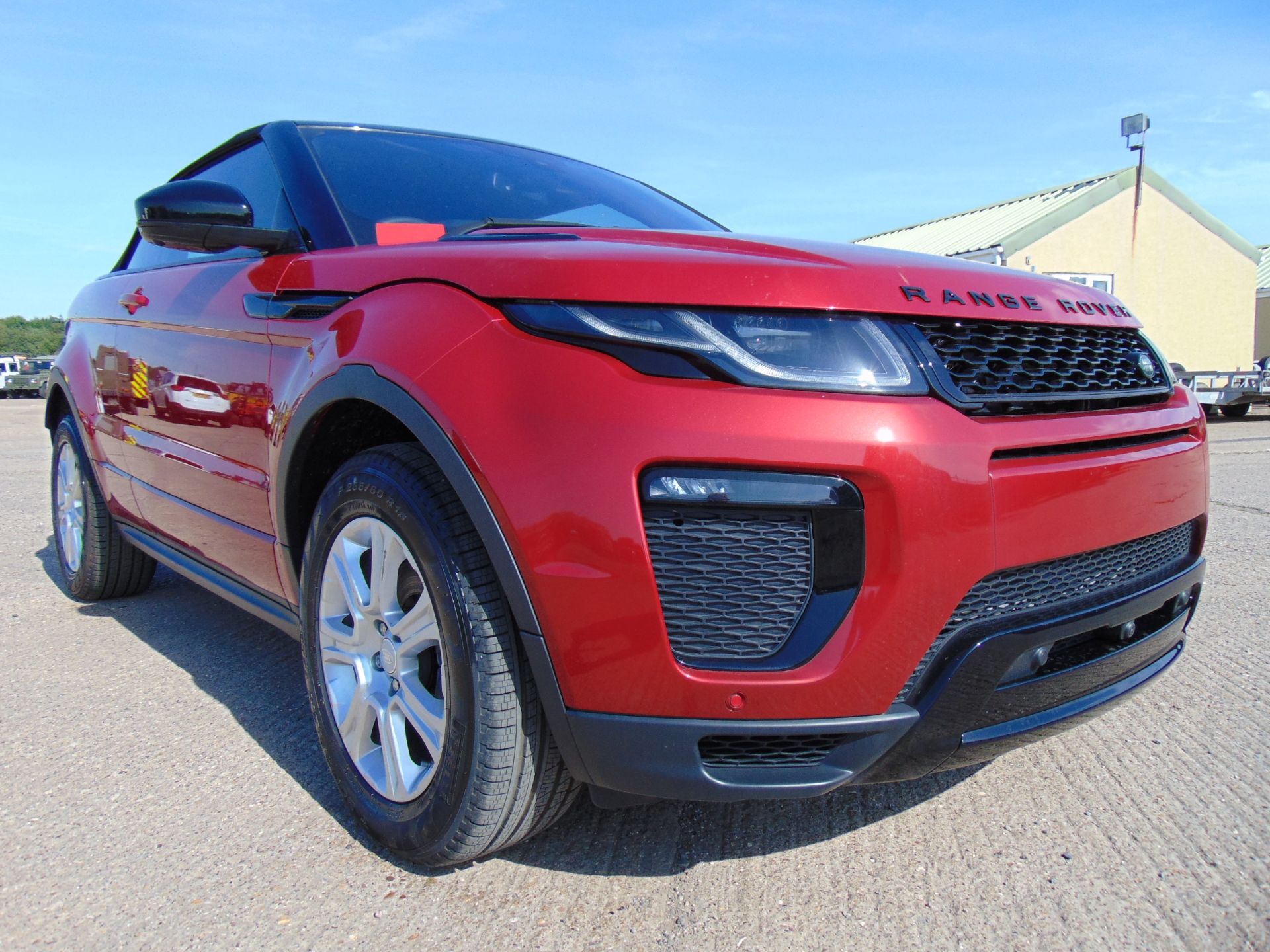 2017 model year a NEW & UNUSED Range Rover Evoque 2.0 i4 HSE dynamic convertible - Image 9 of 39