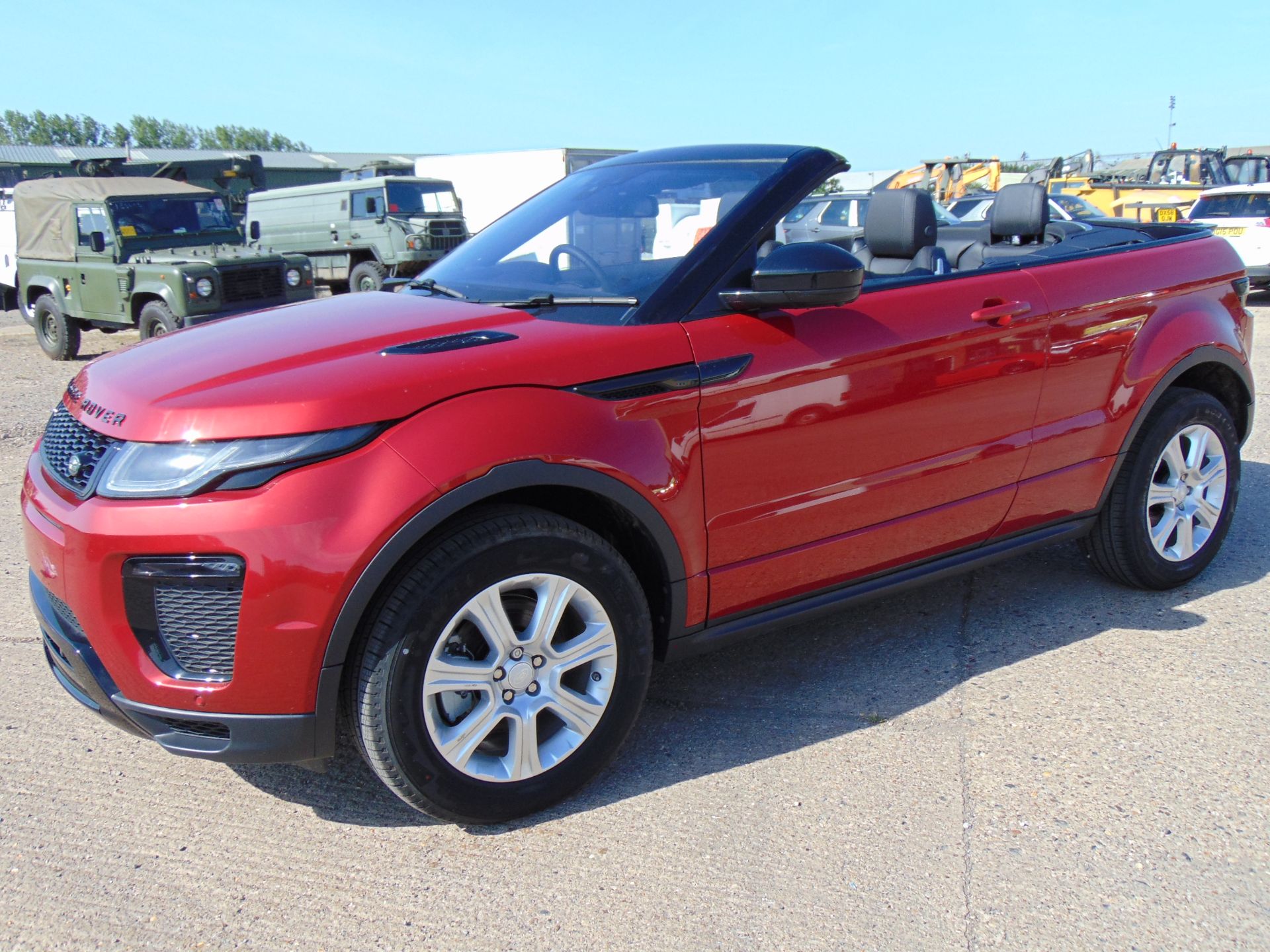 2017 model year a NEW & UNUSED Range Rover Evoque 2.0 i4 HSE dynamic convertible - Image 11 of 39