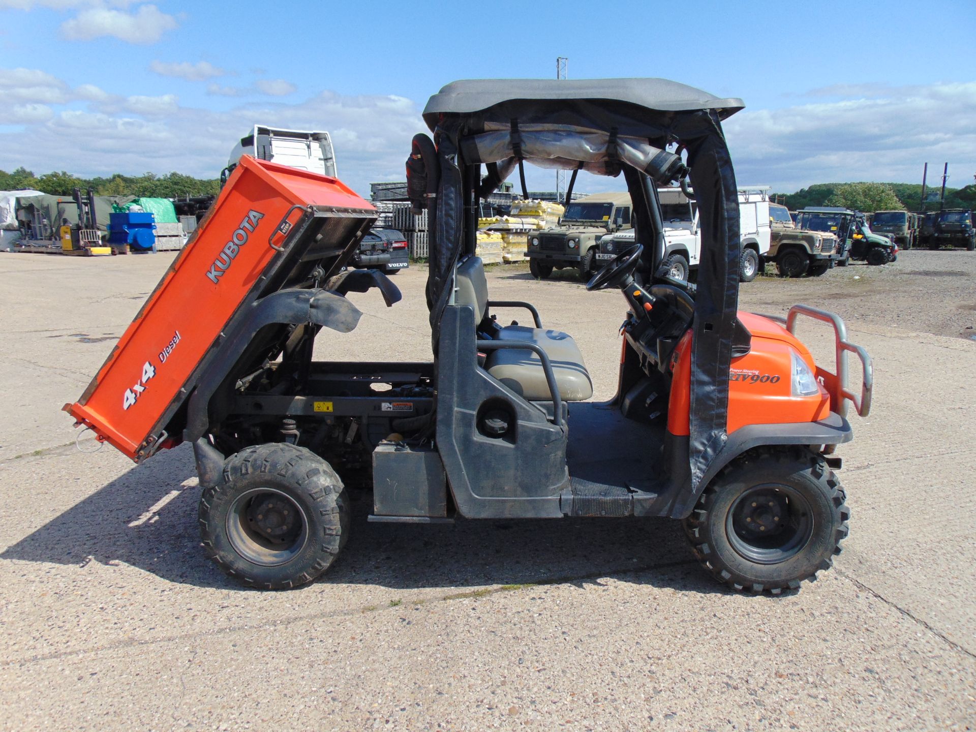 Kubota RTV900 4WD Utility ATV c/w Electric Hydraulic Rear Tipping Body ONLY 1128 HOURS! - Image 9 of 17