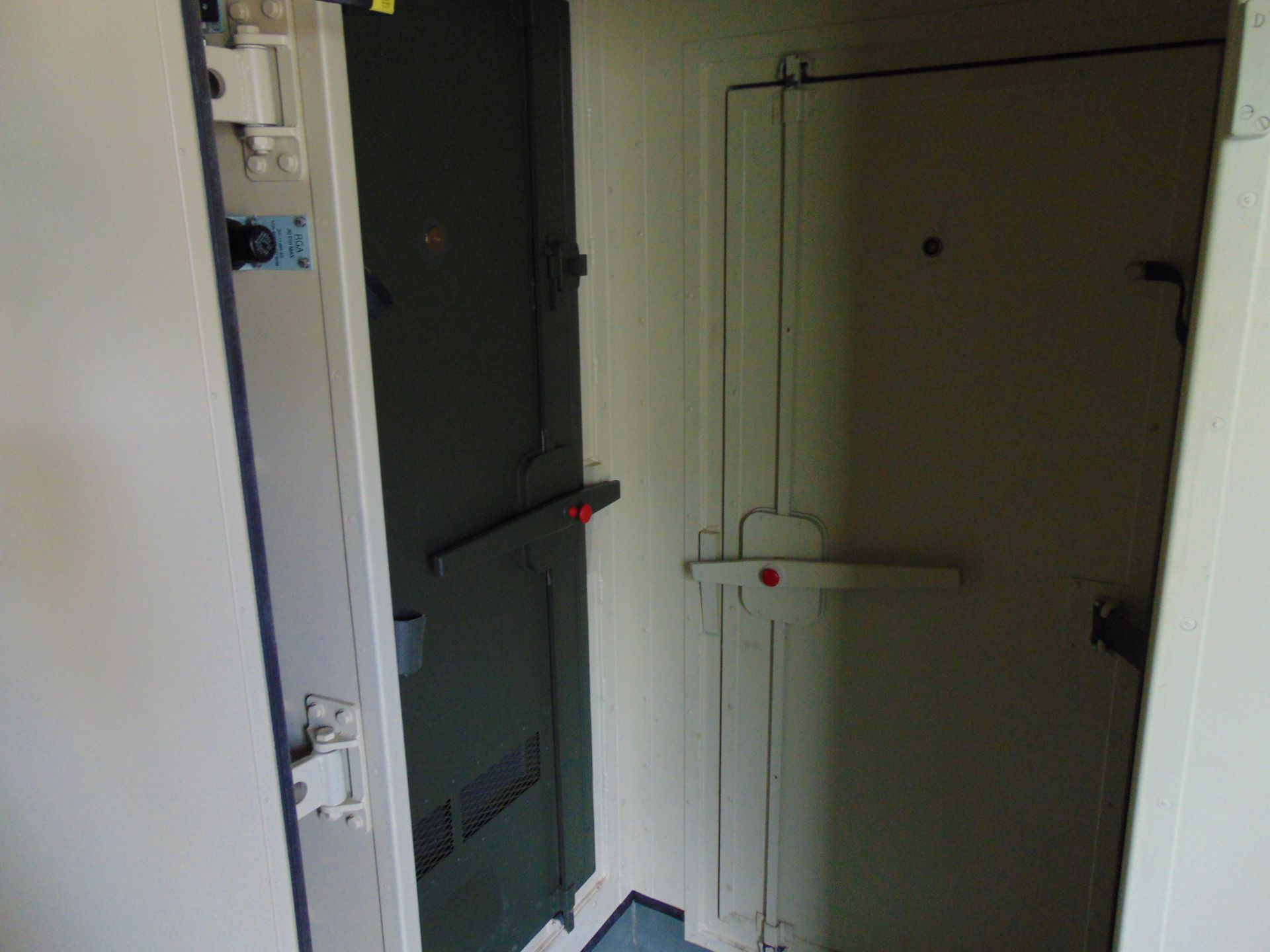 Demountable Workshop/Communications Cabin - Image 18 of 21