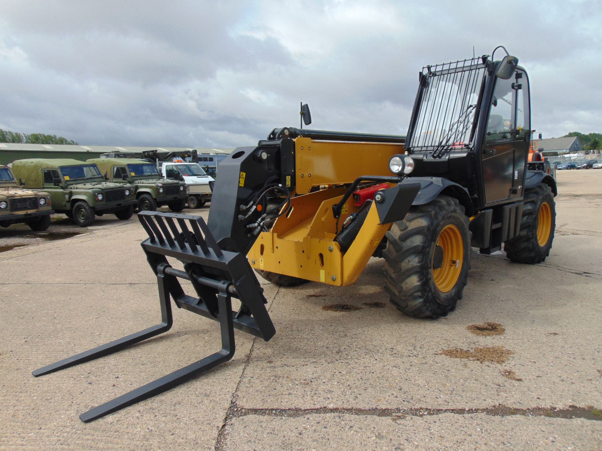 2014 Caterpillar TH414C GC 3.6 ton Telehandler - Image 7 of 18