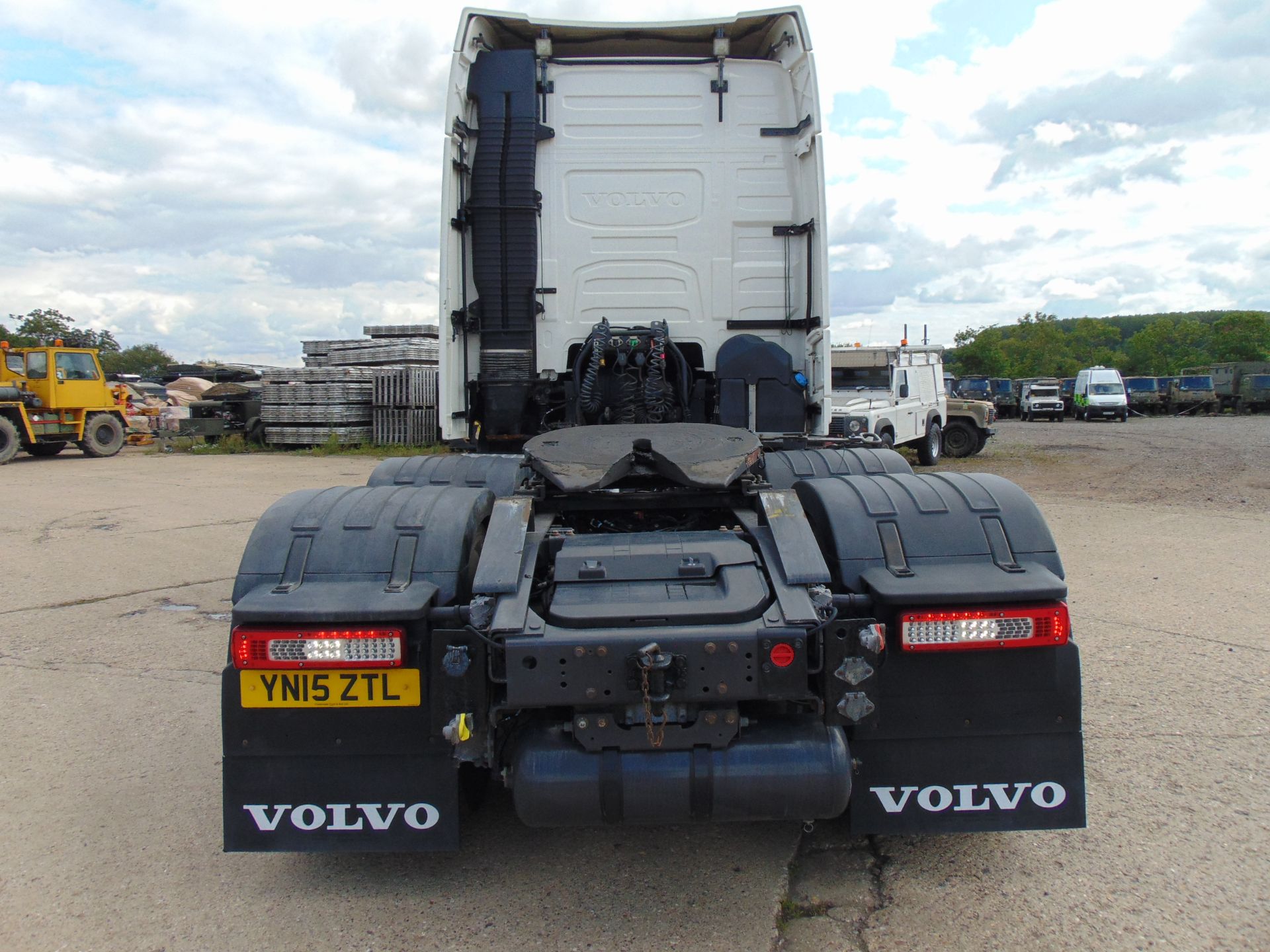 2015 Volvo FH 500 Globetrotter 6x2 44ton Tractor unit - Image 7 of 27