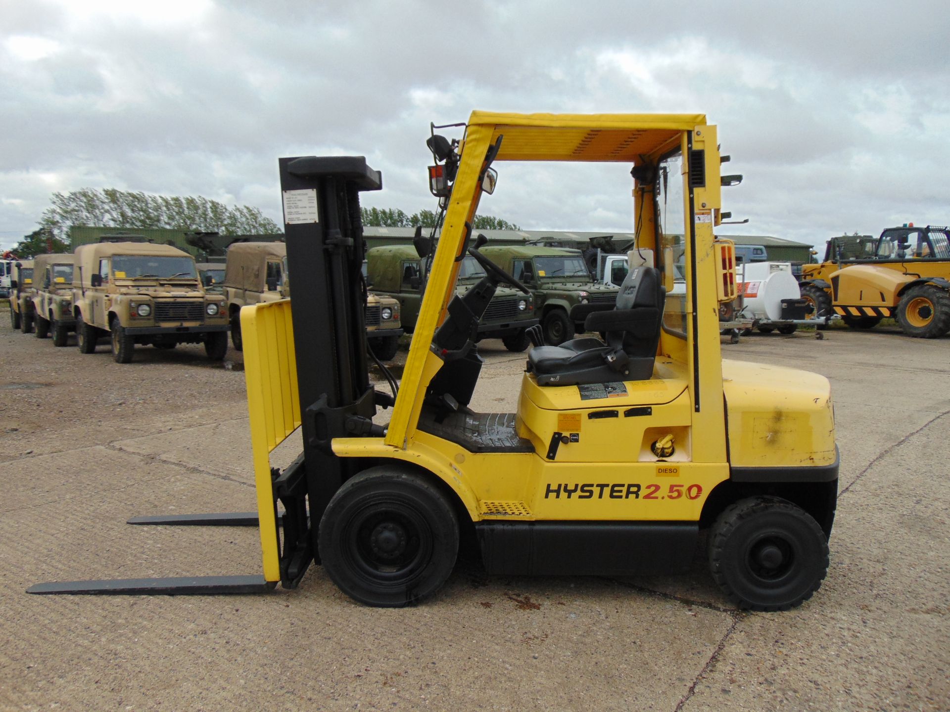 Hyster H2.50XM Counter Balance Diesel Forklift C/W Side Shift ONLY 763 Hours! - Image 6 of 20