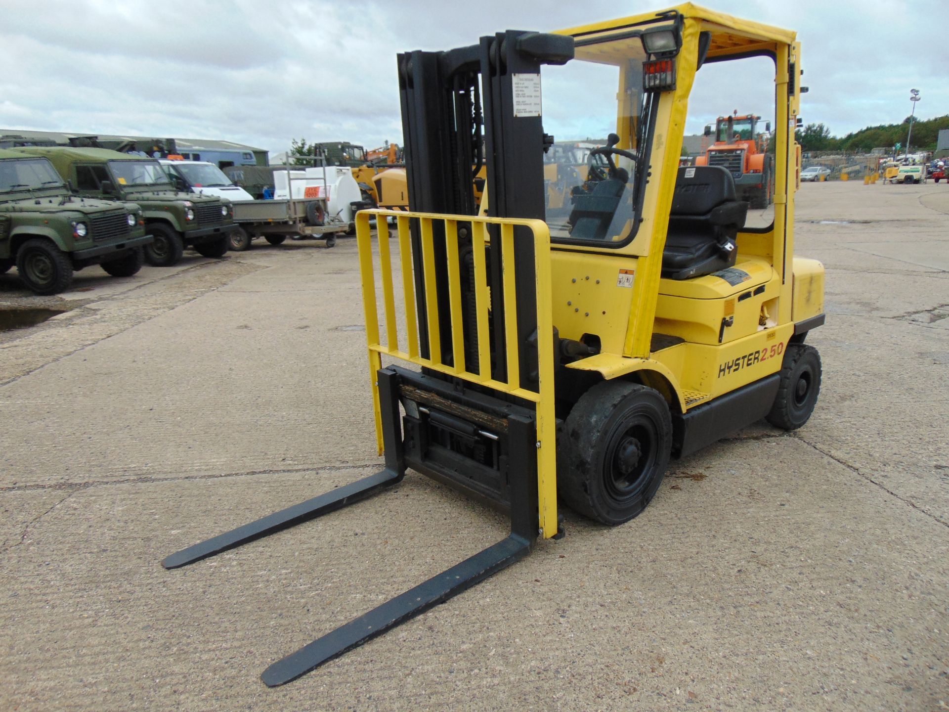 Hyster H2.50XM Counter Balance Diesel Forklift C/W Side Shift ONLY 763 Hours! - Image 5 of 20