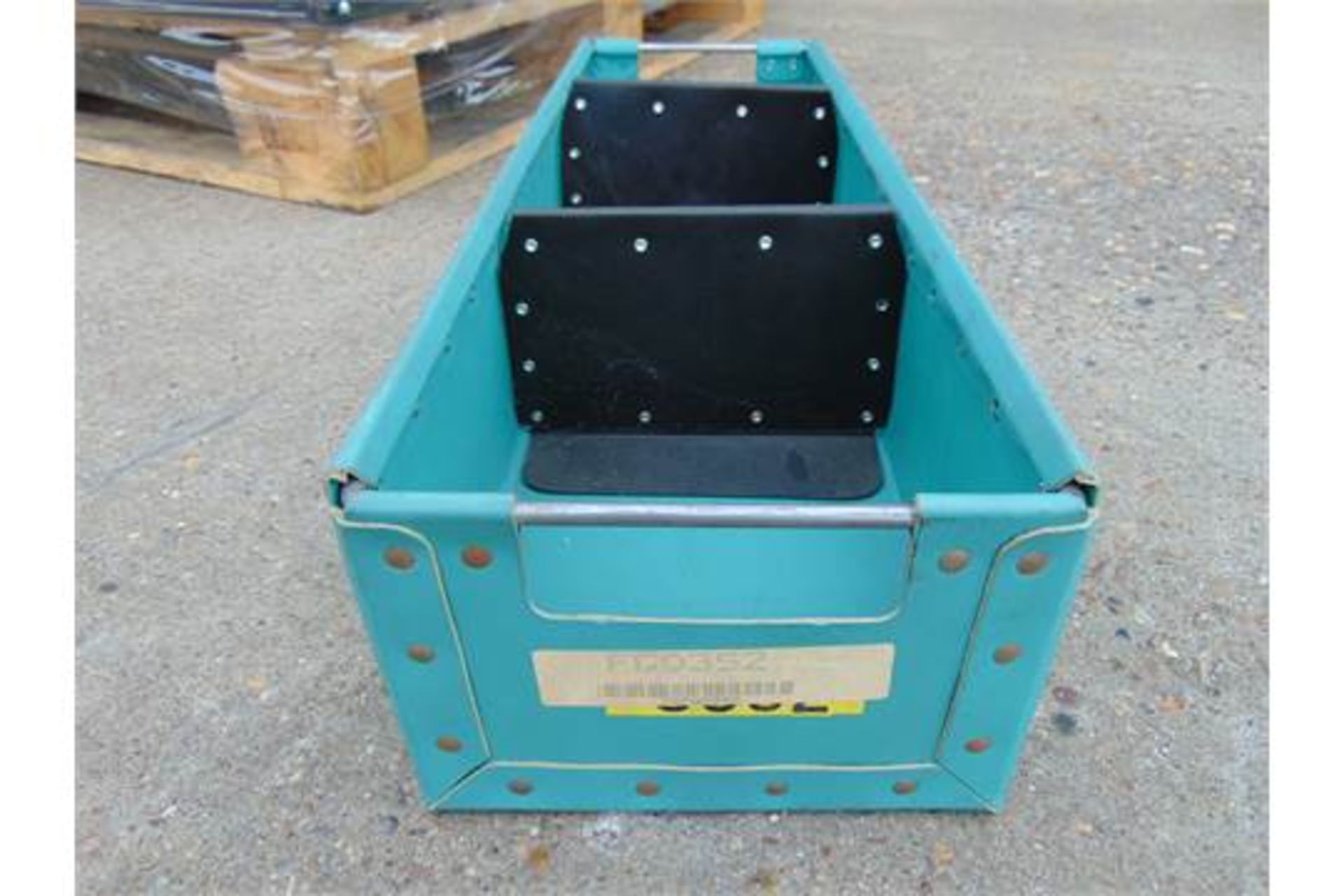 120 x Heavy Duty Tote Storage Boxes with Dividers - Image 4 of 5