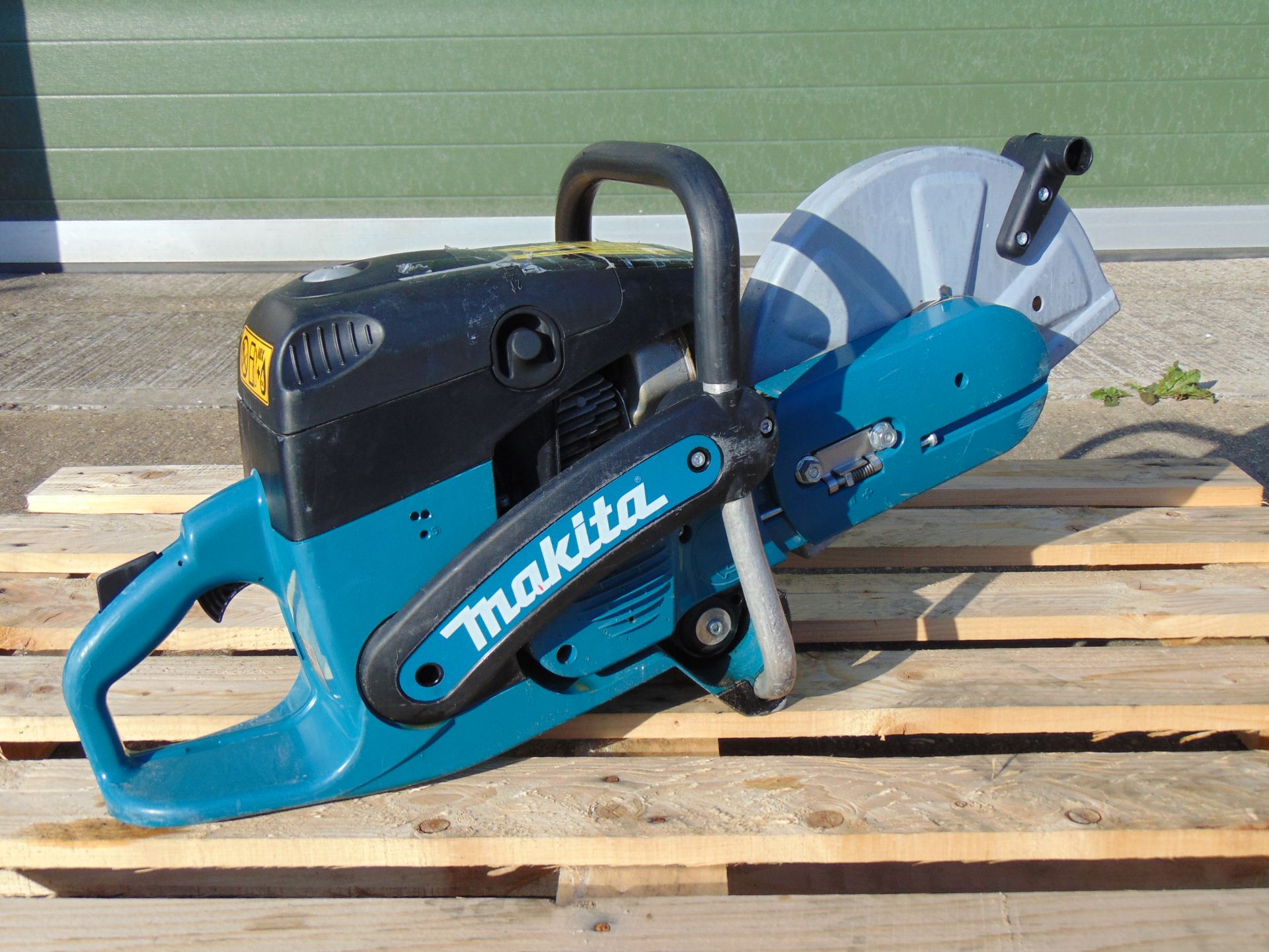 Makita DPC6430 Petrol Disc Cutter