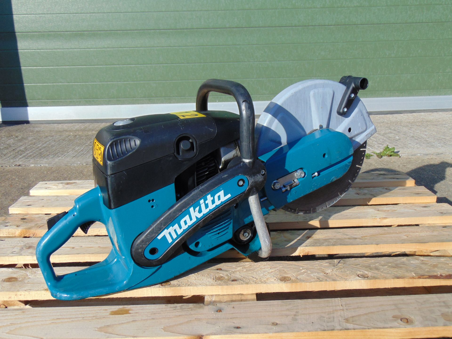 Makita DPC6430 Petrol Disc Cutter