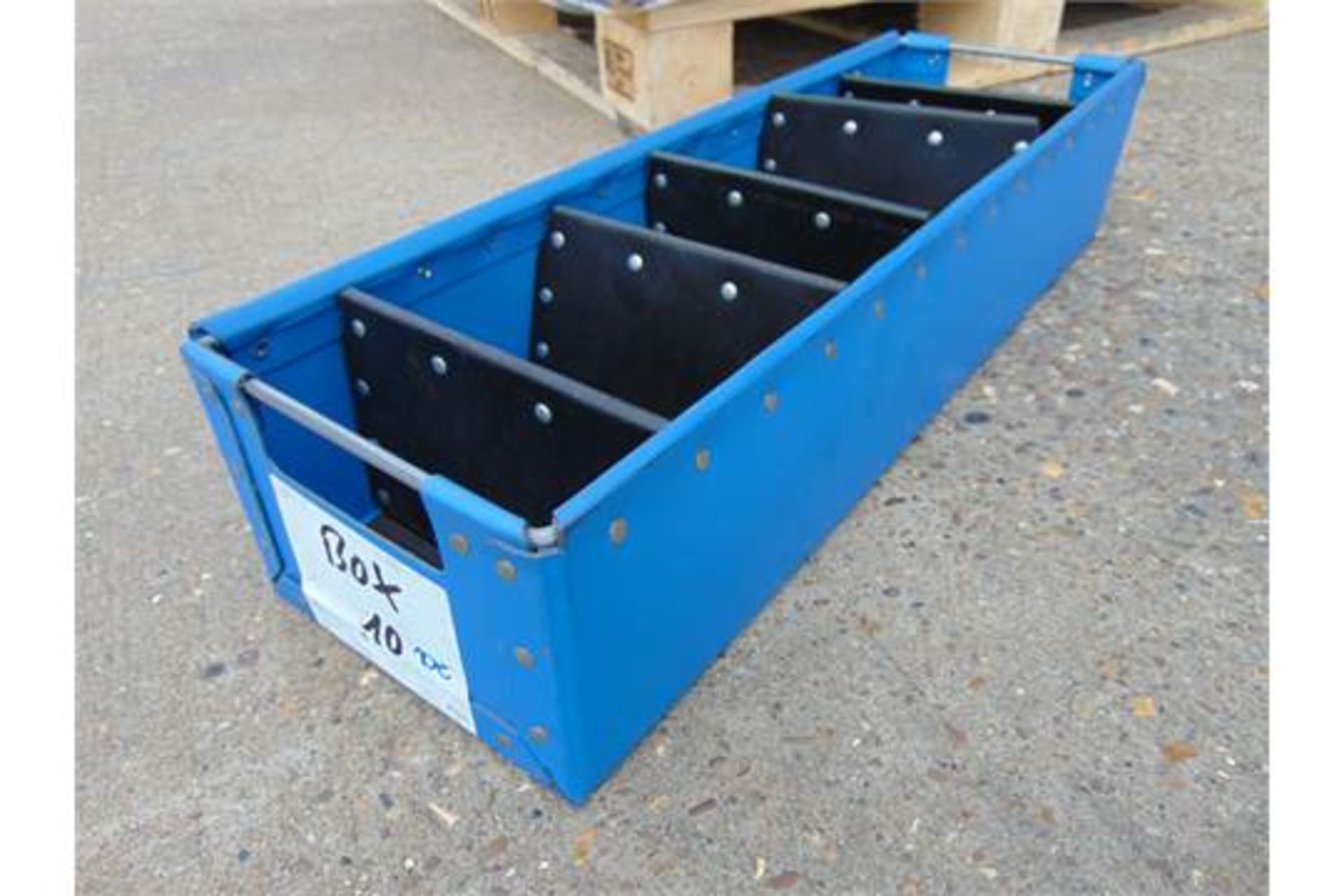 120 x Heavy Duty Tote Storage Boxes with Dividers - Image 5 of 5