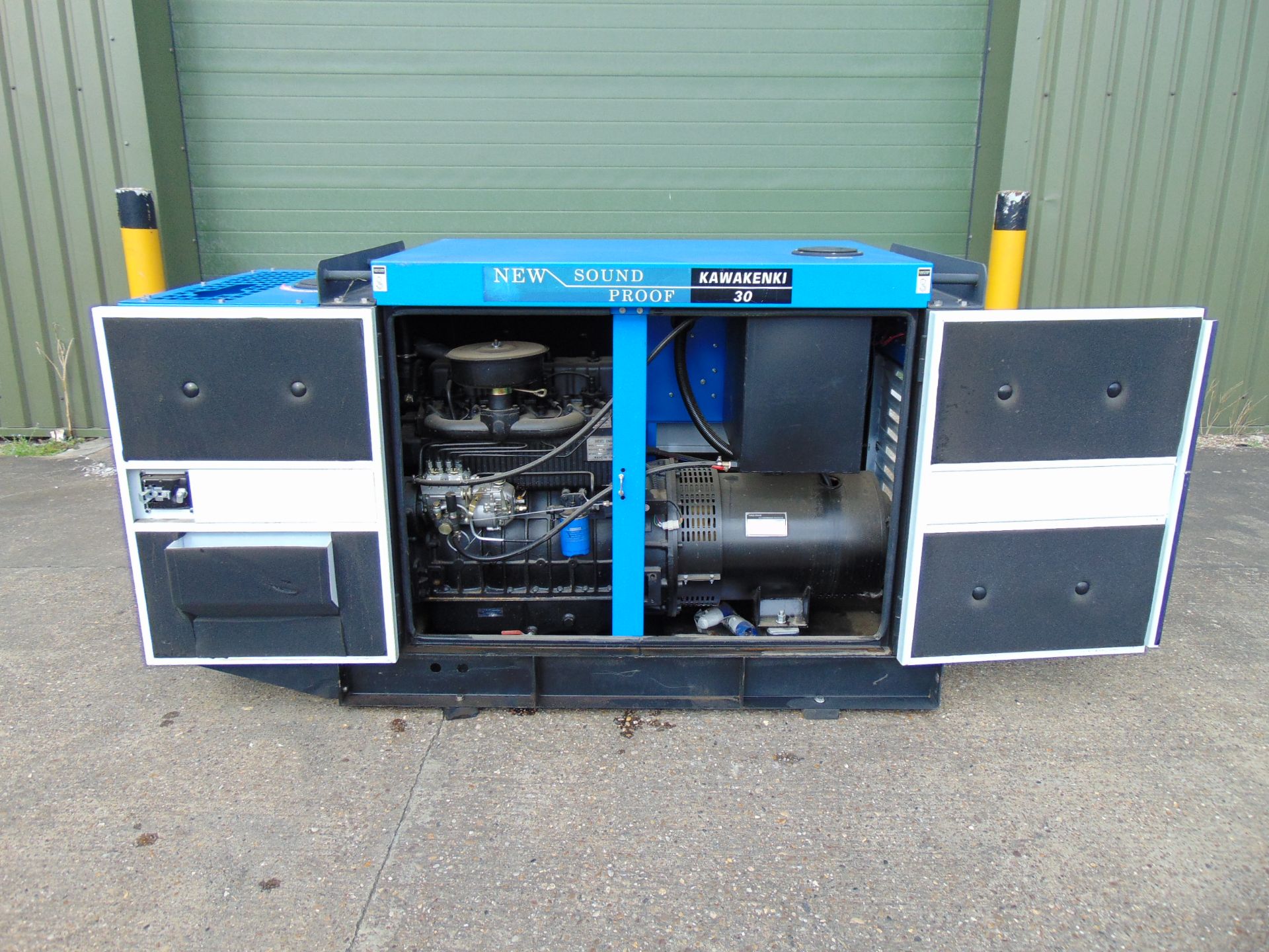 UNISSUED 30 KVA 3 Phase Silent Diesel Generator Set - Bild 8 aus 16