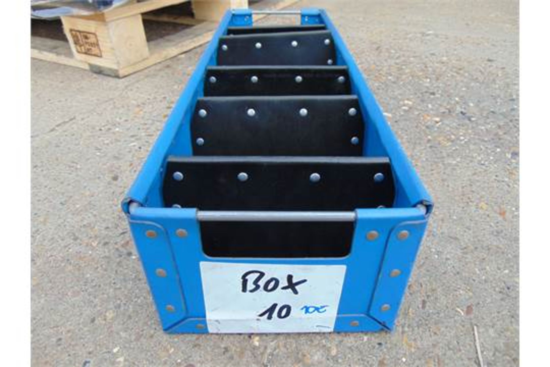 120 x Heavy Duty Tote Storage Boxes with Dividers - Image 4 of 5