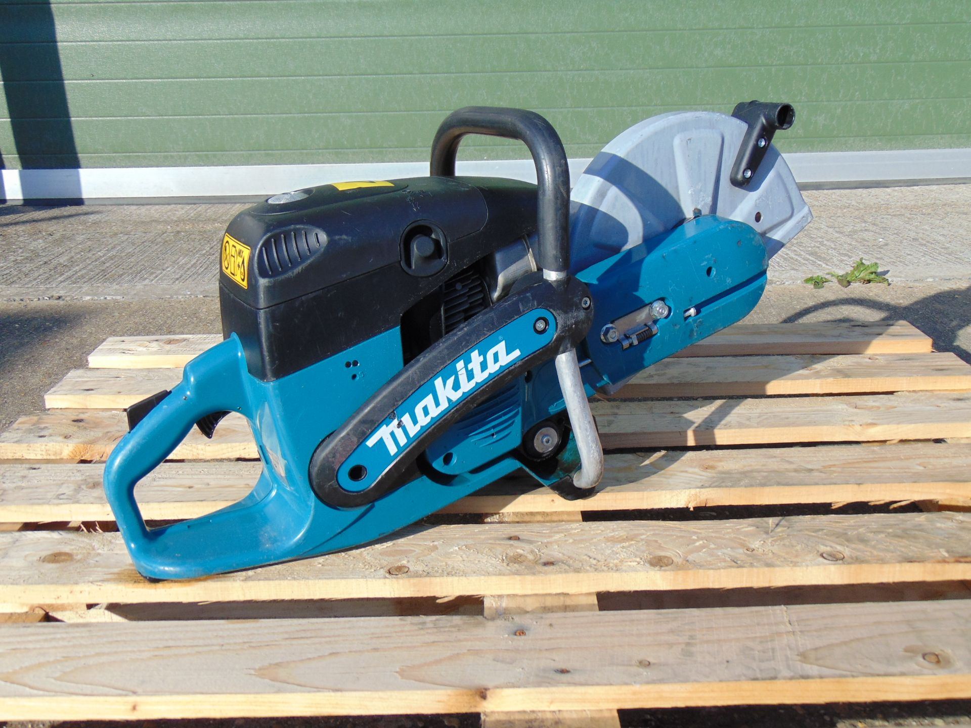 Makita DPC6430 Petrol Disc Cutter