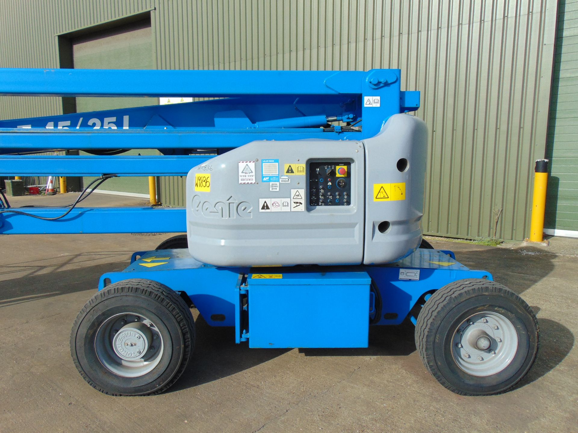 2005 Genie Z45-25J Diesel Articulated Boom Lift ONLY 775 HOURS - Image 12 of 24