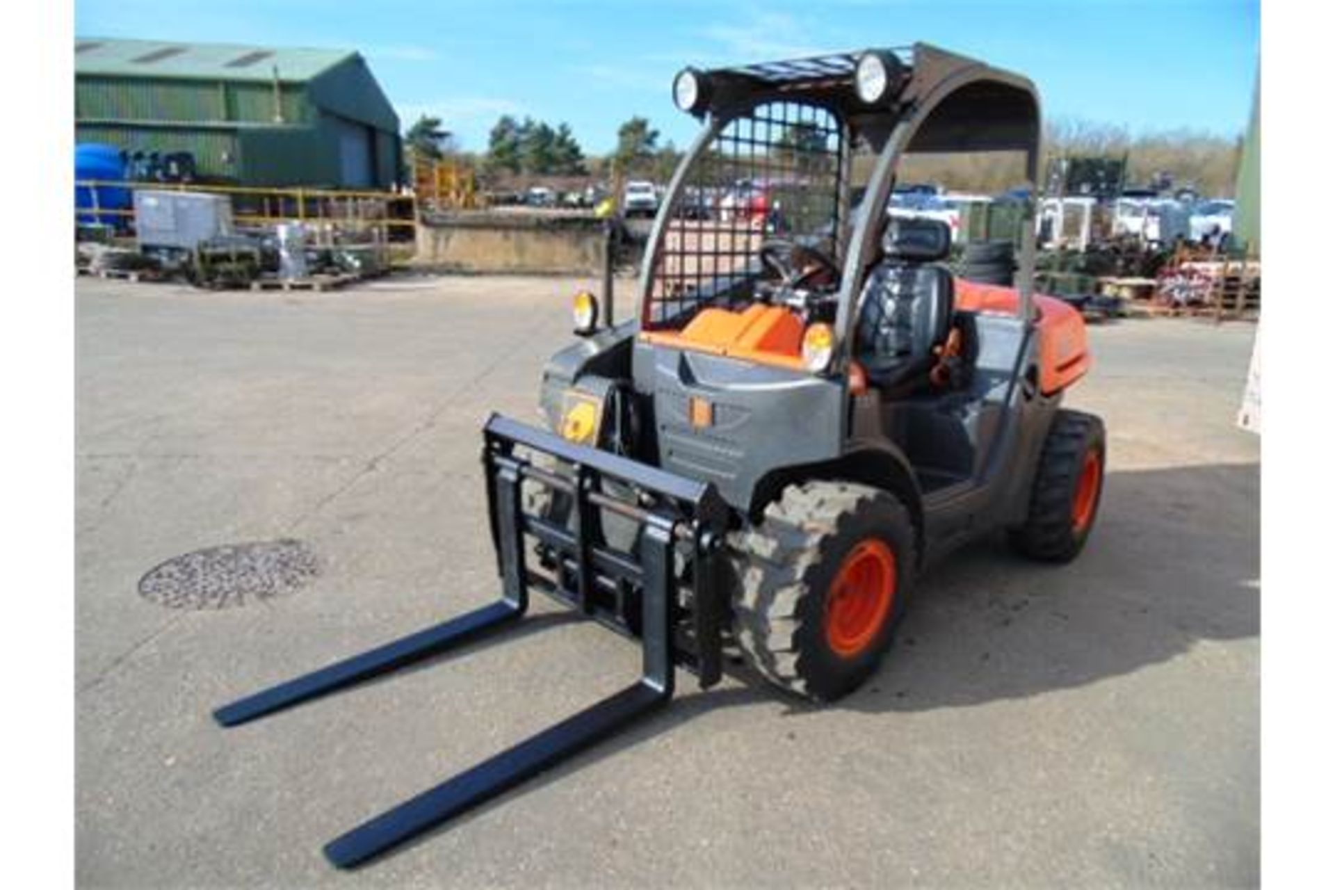 2010 Ausa Taurulift T133H 4WD Compact Forklift with Pallet Tines - Image 3 of 23