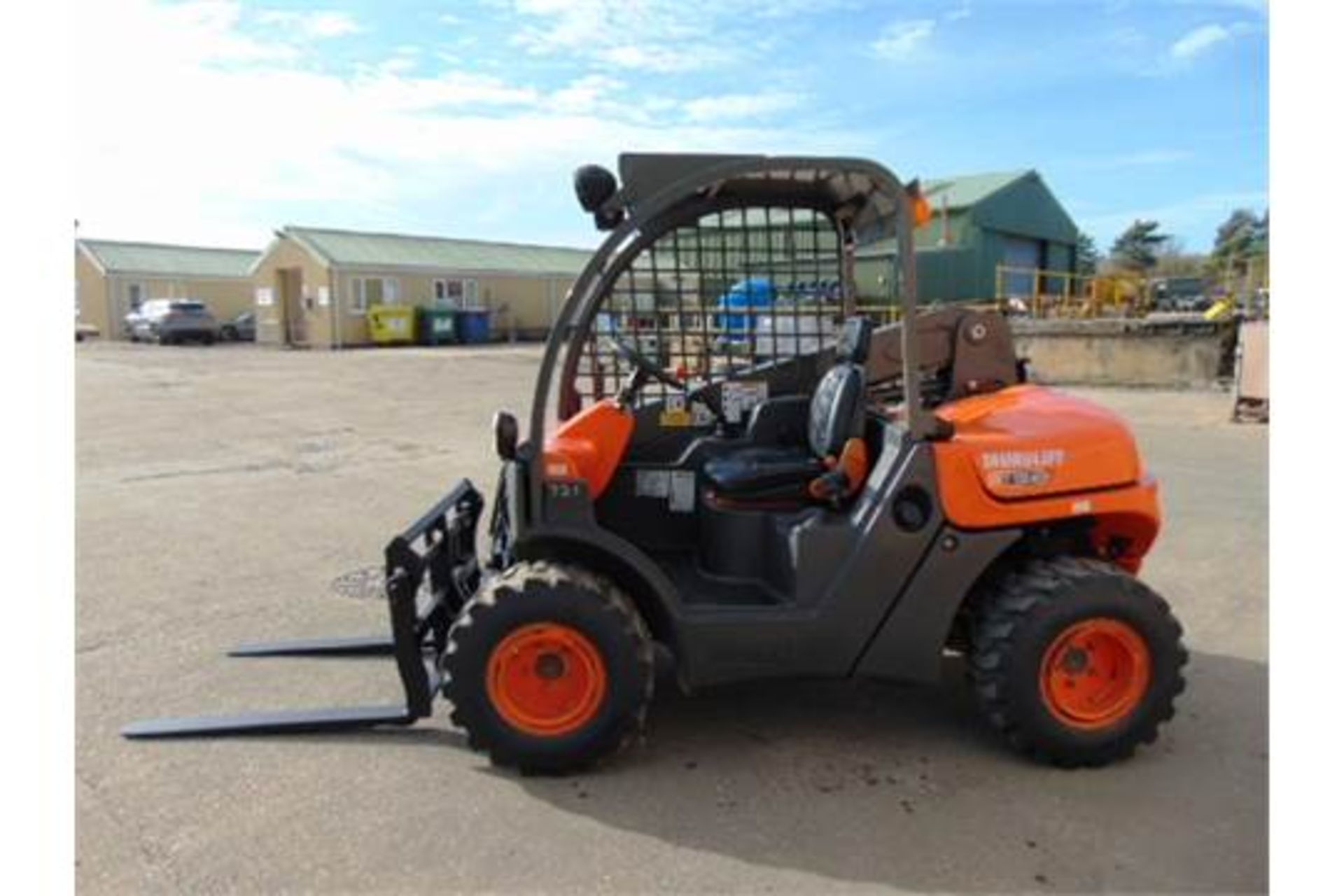 2010 Ausa Taurulift T133H 4WD Compact Forklift with Pallet Tines - Image 4 of 23