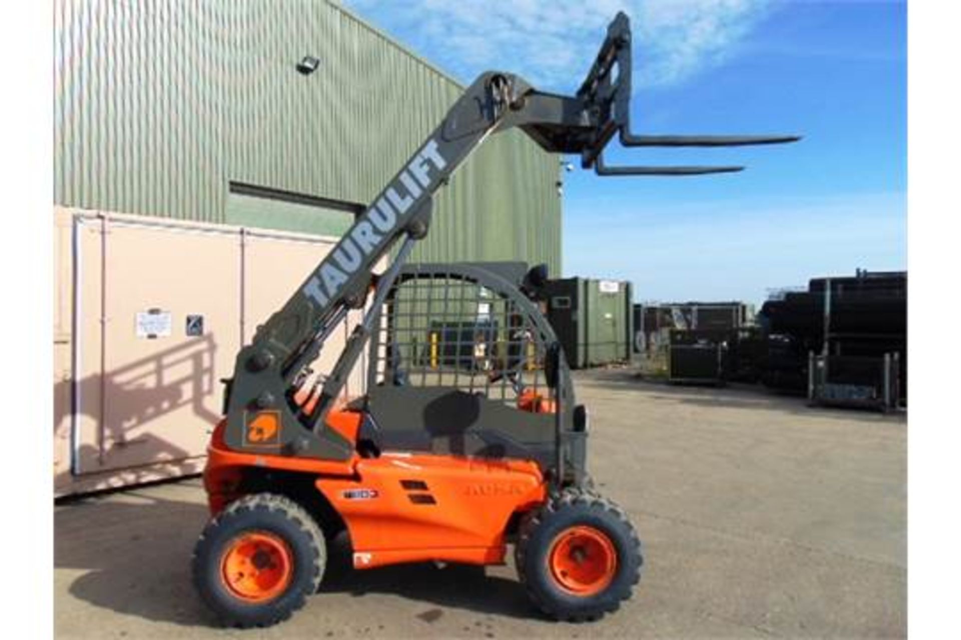 2010 Ausa Taurulift T133H 4WD Compact Forklift with Pallet Tines - Image 9 of 23