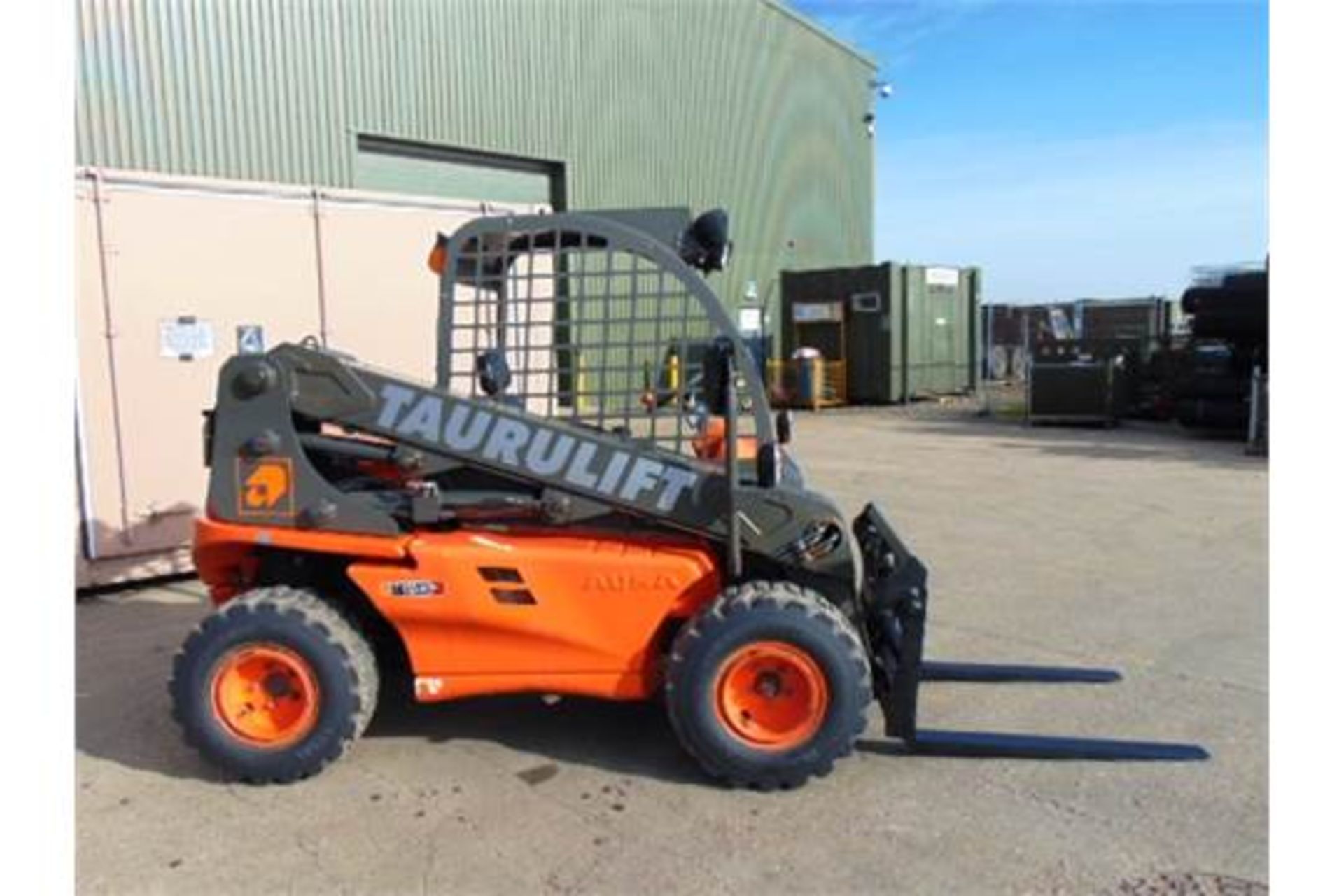 2010 Ausa Taurulift T133H 4WD Compact Forklift with Pallet Tines - Image 5 of 23