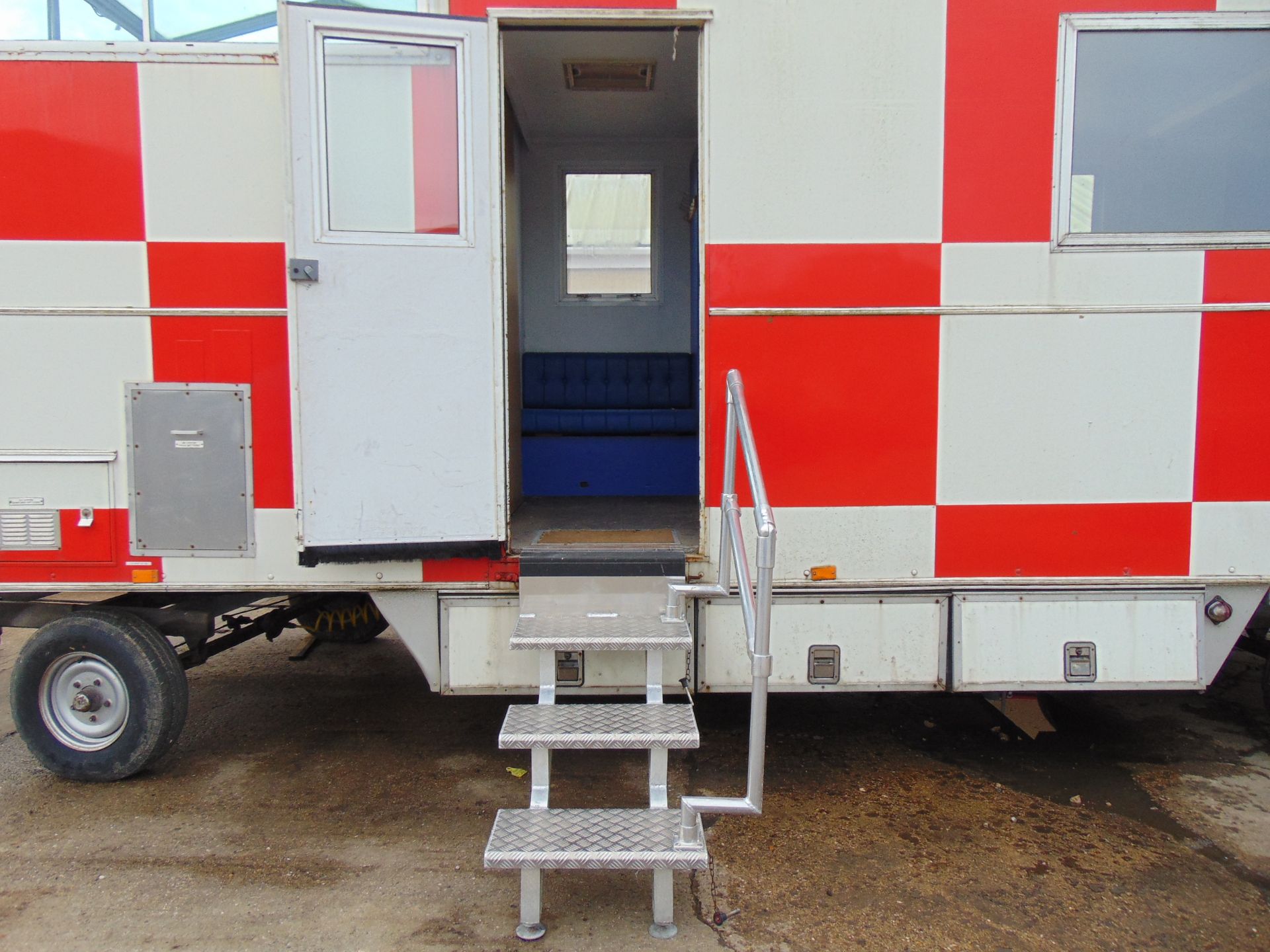 Ex Royal Air Force Mobile Observation and Command Centre - Image 8 of 21