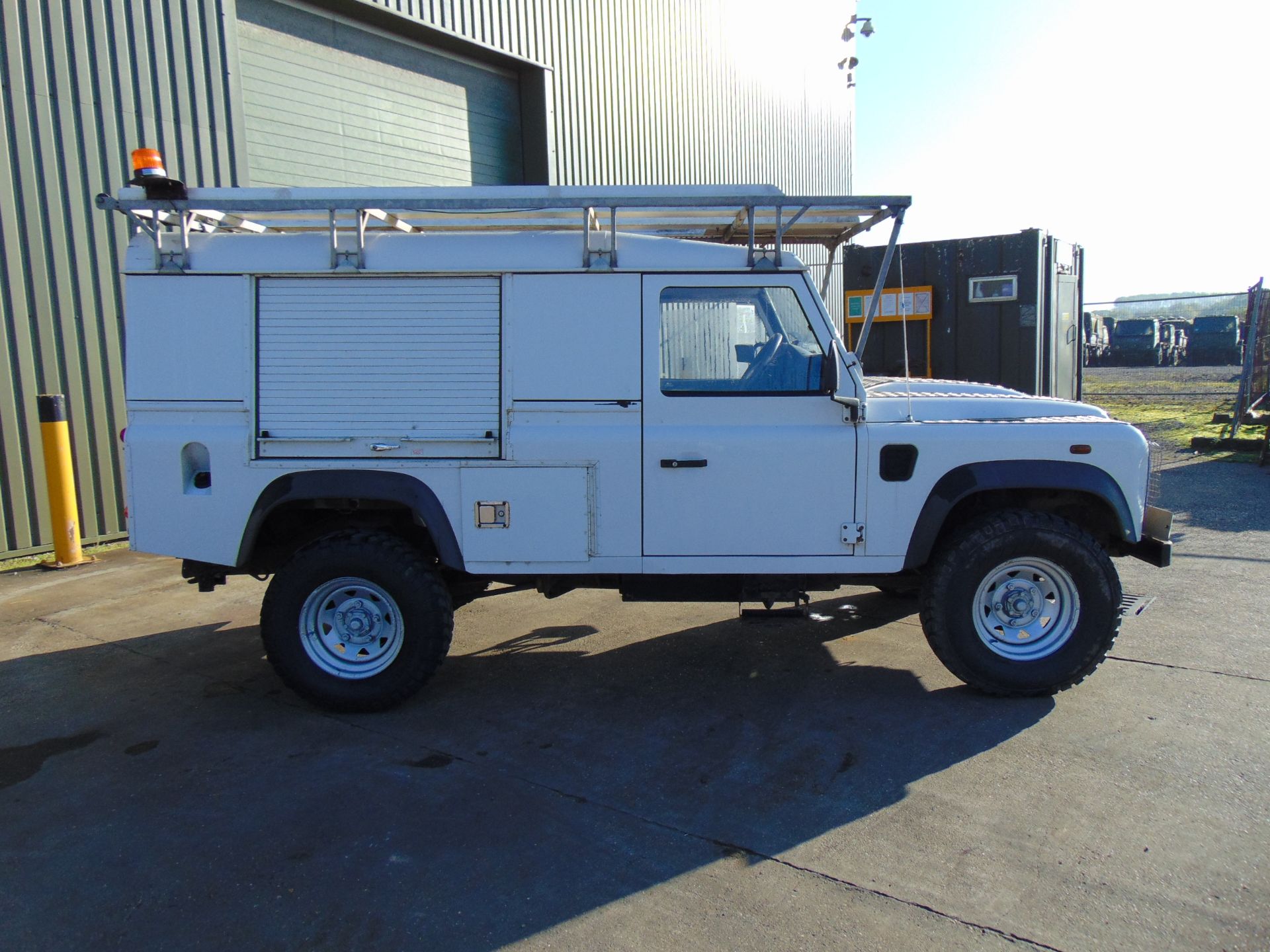 Land Rover Defender 110 Puma Hardtop 4x4 Special Utility (Mobile Workshop) complete with Winch - Image 5 of 23