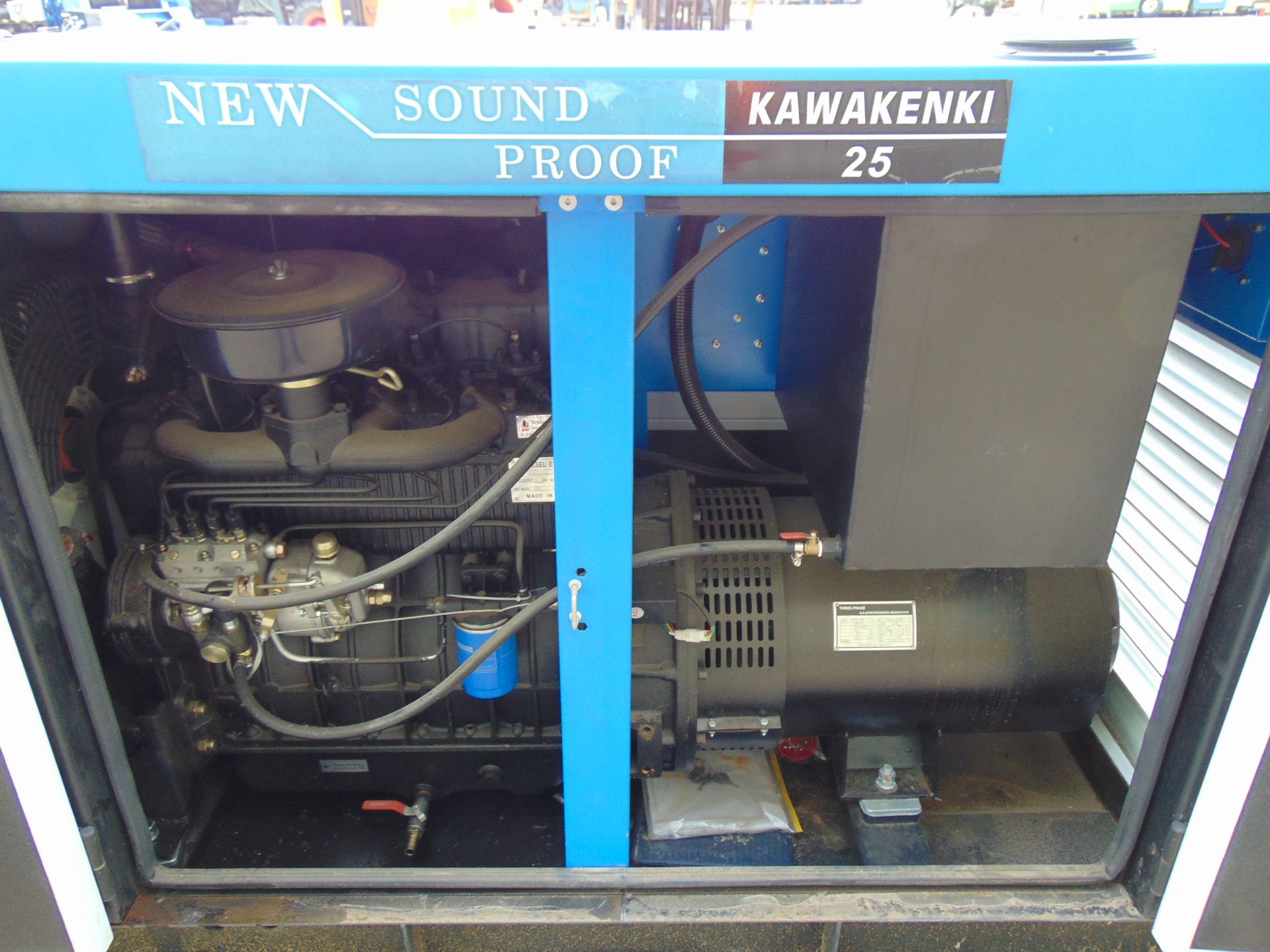 UNISSUED 25 KVA 3 Phase Silent Diesel Generator Set - Bild 10 aus 13