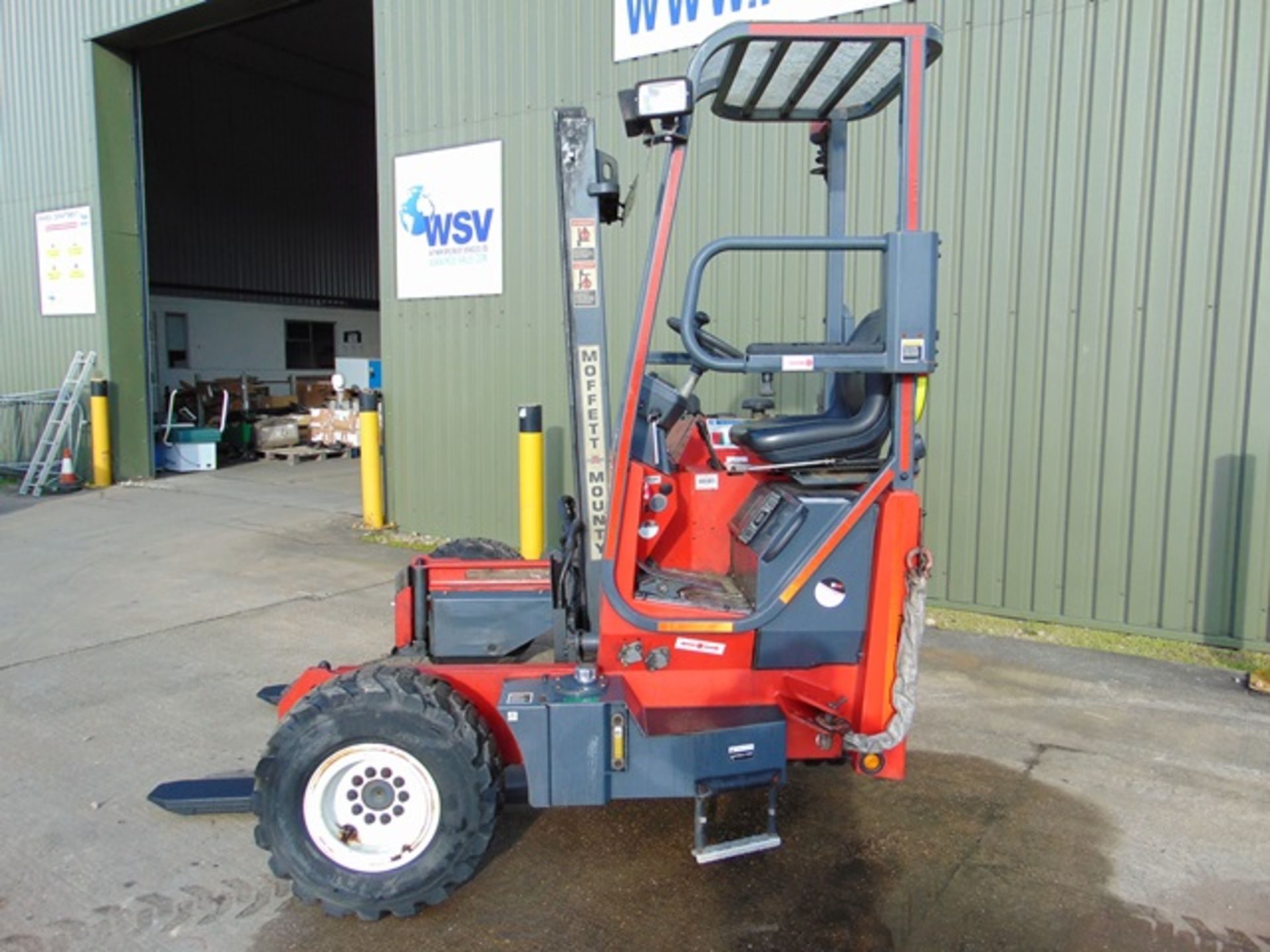 2003 Moffett Mounty M2003 Truck Mounted Forklift complete with Meijer Hydraulic Extension Forks - Image 10 of 20