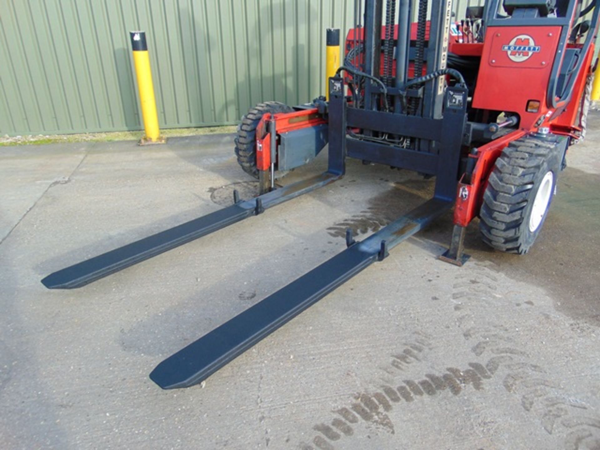 2003 Moffett Mounty M2003 Truck Mounted Forklift complete with Meijer Hydraulic Extension Forks - Image 4 of 20
