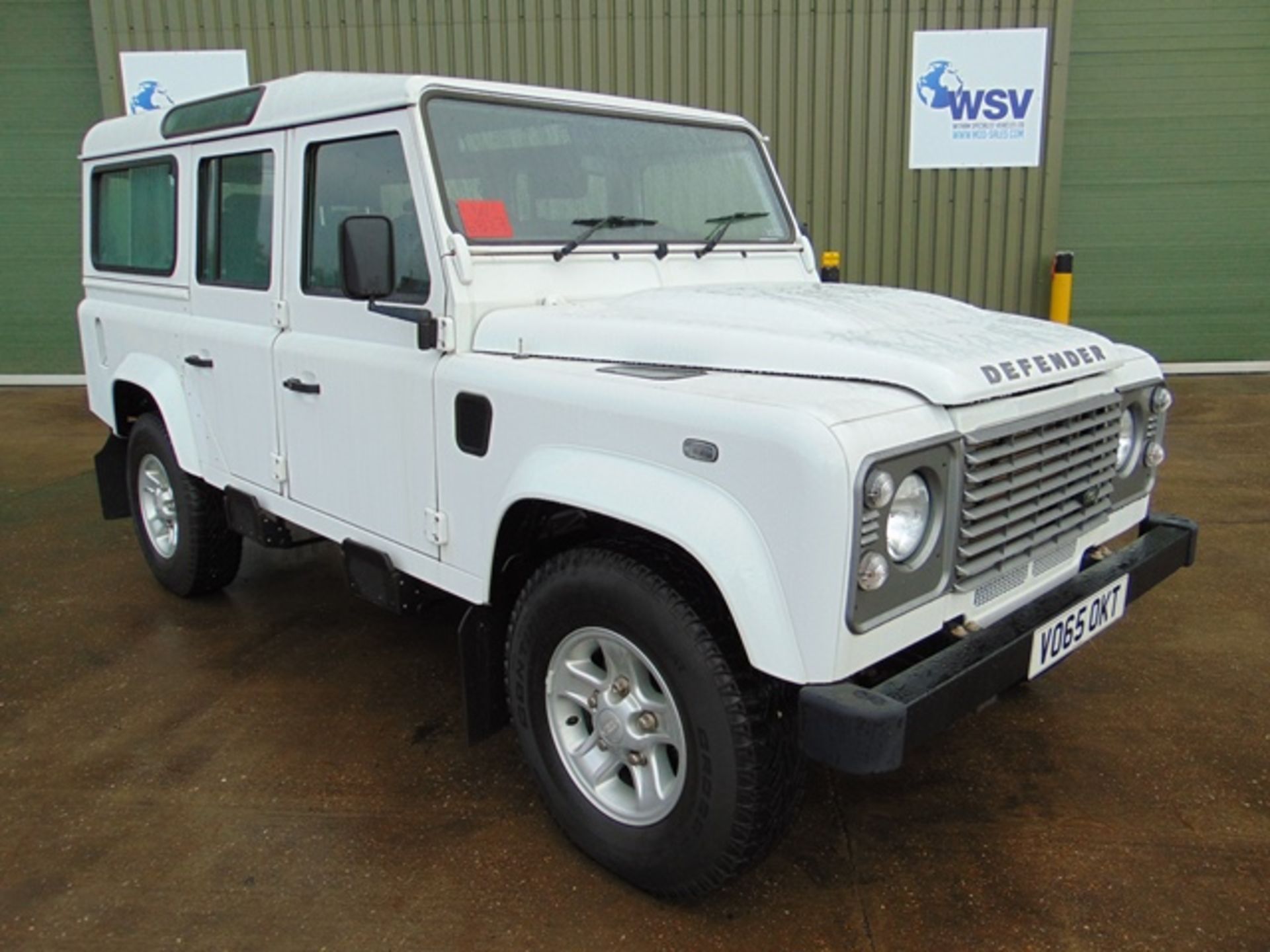 2015 Land Rover Defender 110 5 Door County Station Wagon ONLY 8,915 miles!!! - Image 2 of 24