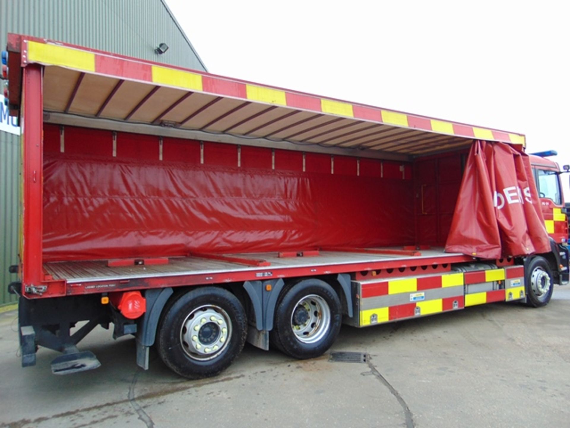 2004 MAN TG-A 6x2 Rear Steer Incident Support Unit ONLY 33,543km! - Image 10 of 27